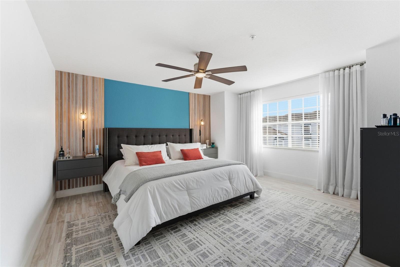 Image 37 of 40 For 13838 Fairway Island Drive S