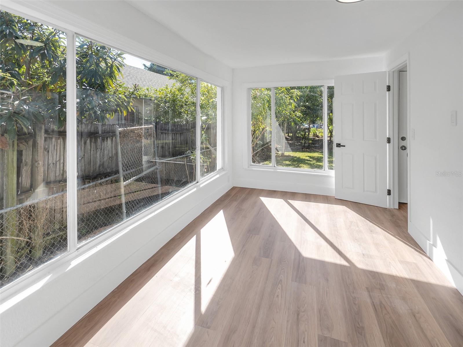 Image 11 of 22 For 3910 Robinson Street