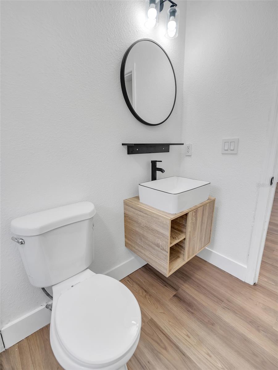 Image 17 of 22 For 3910 Robinson Street