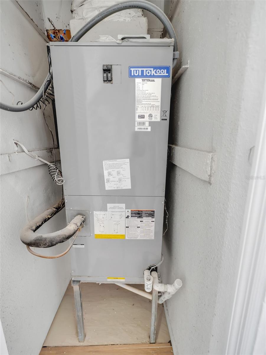 Image 19 of 22 For 3910 Robinson Street