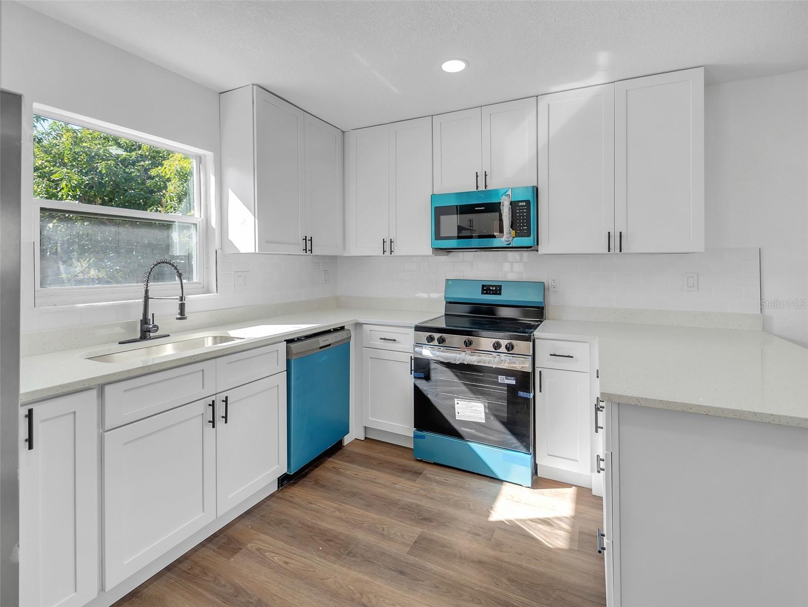 Image 2 of 22 For 3910 Robinson Street