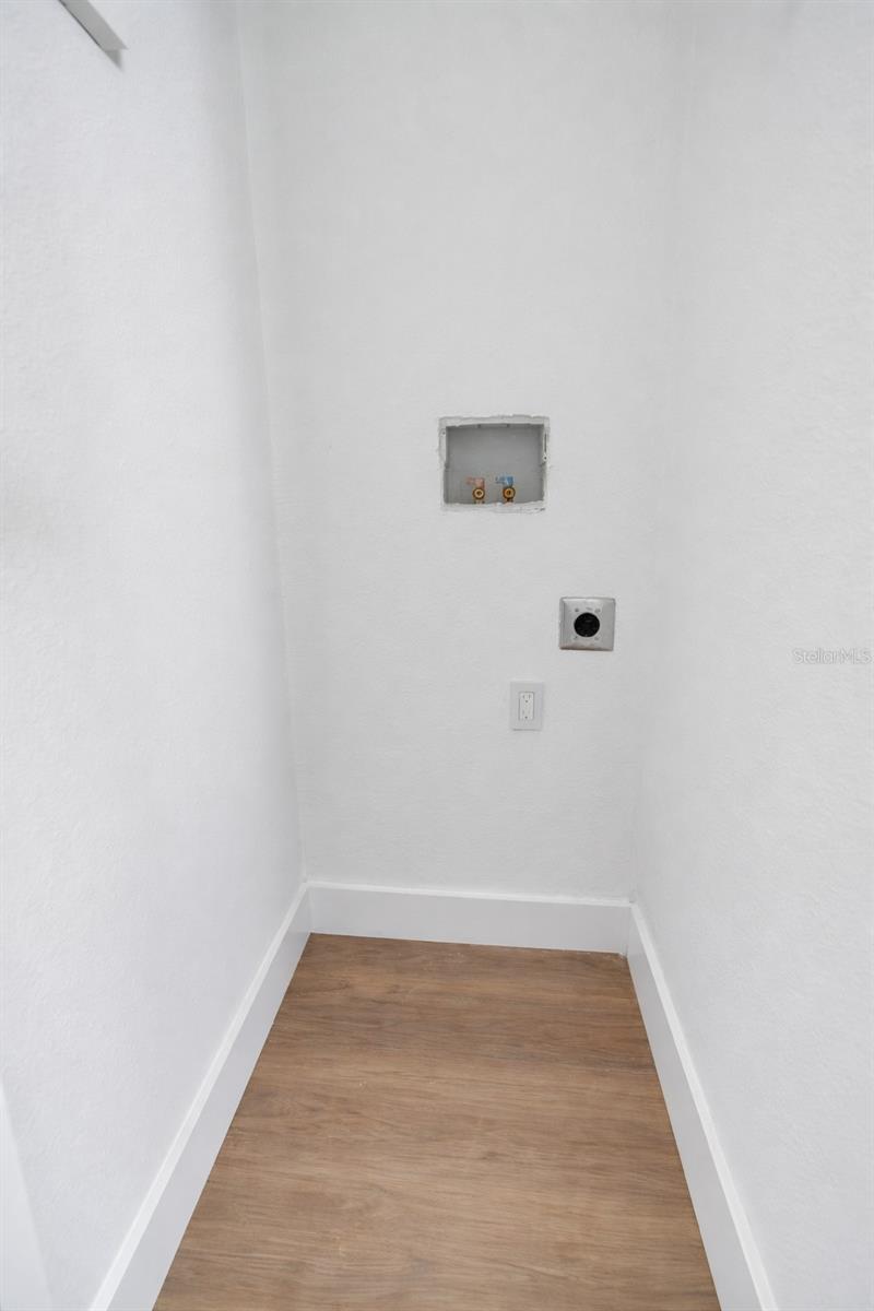 Image 21 of 22 For 3910 Robinson Street