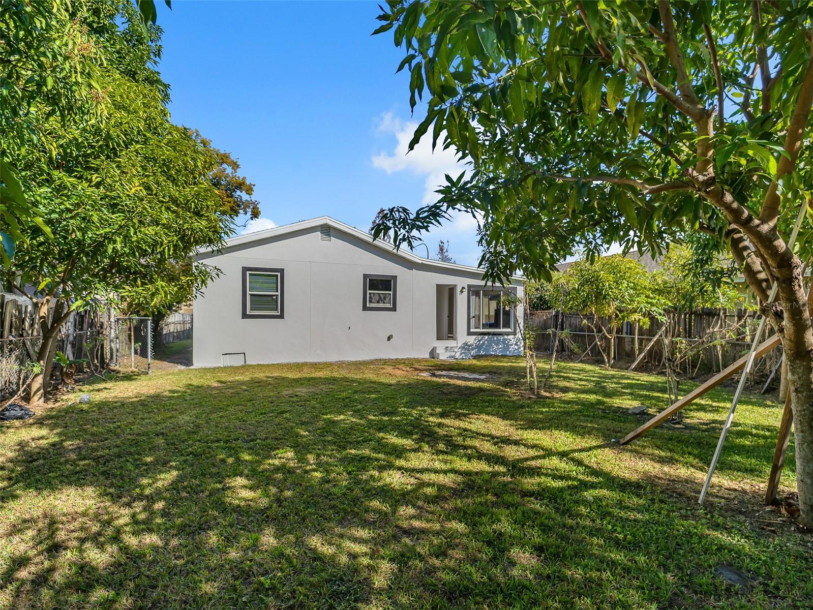 Image 5 of 22 For 3910 Robinson Street