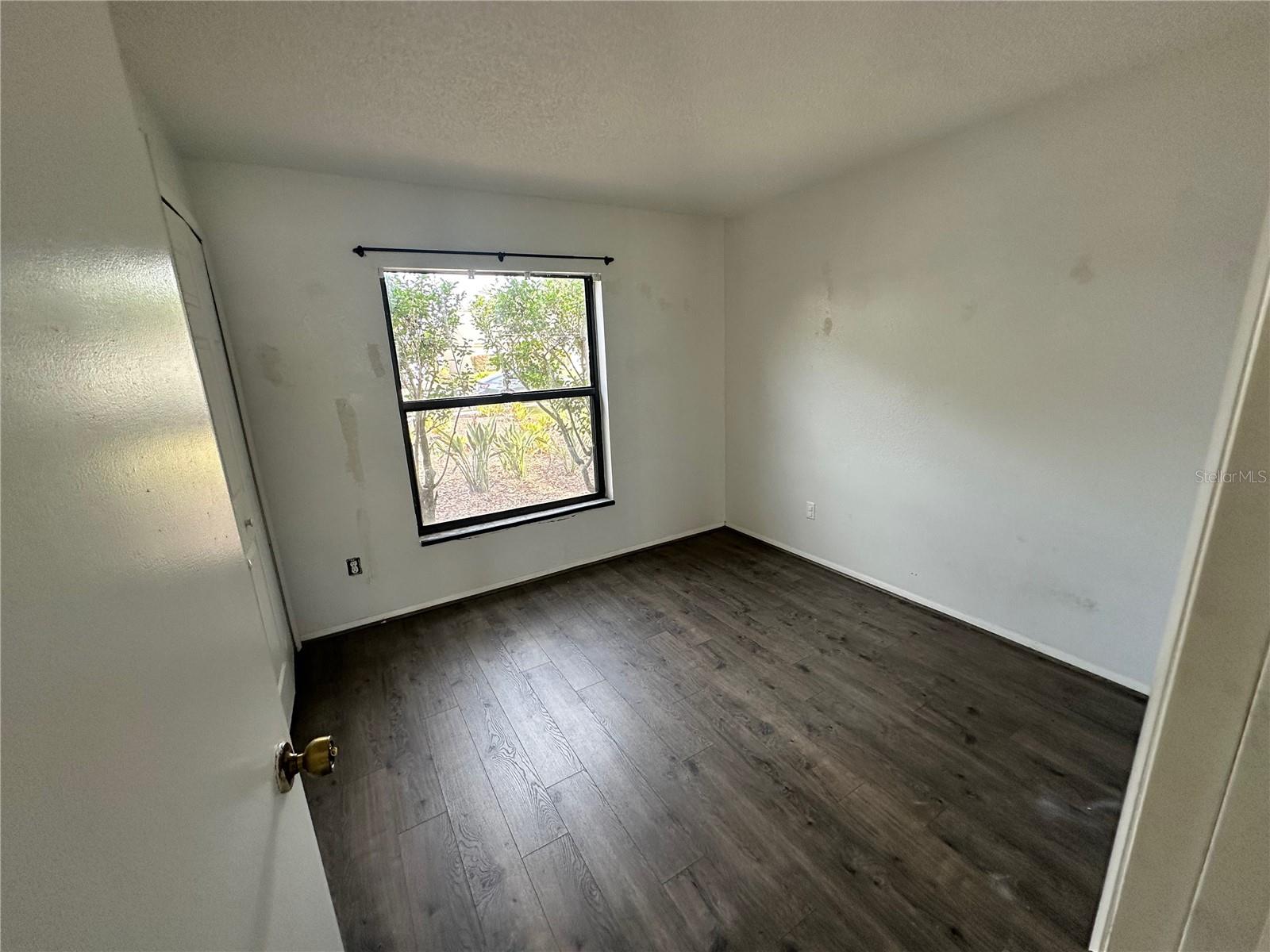 Image 17 of 28 For 1024 Alpug Avenue