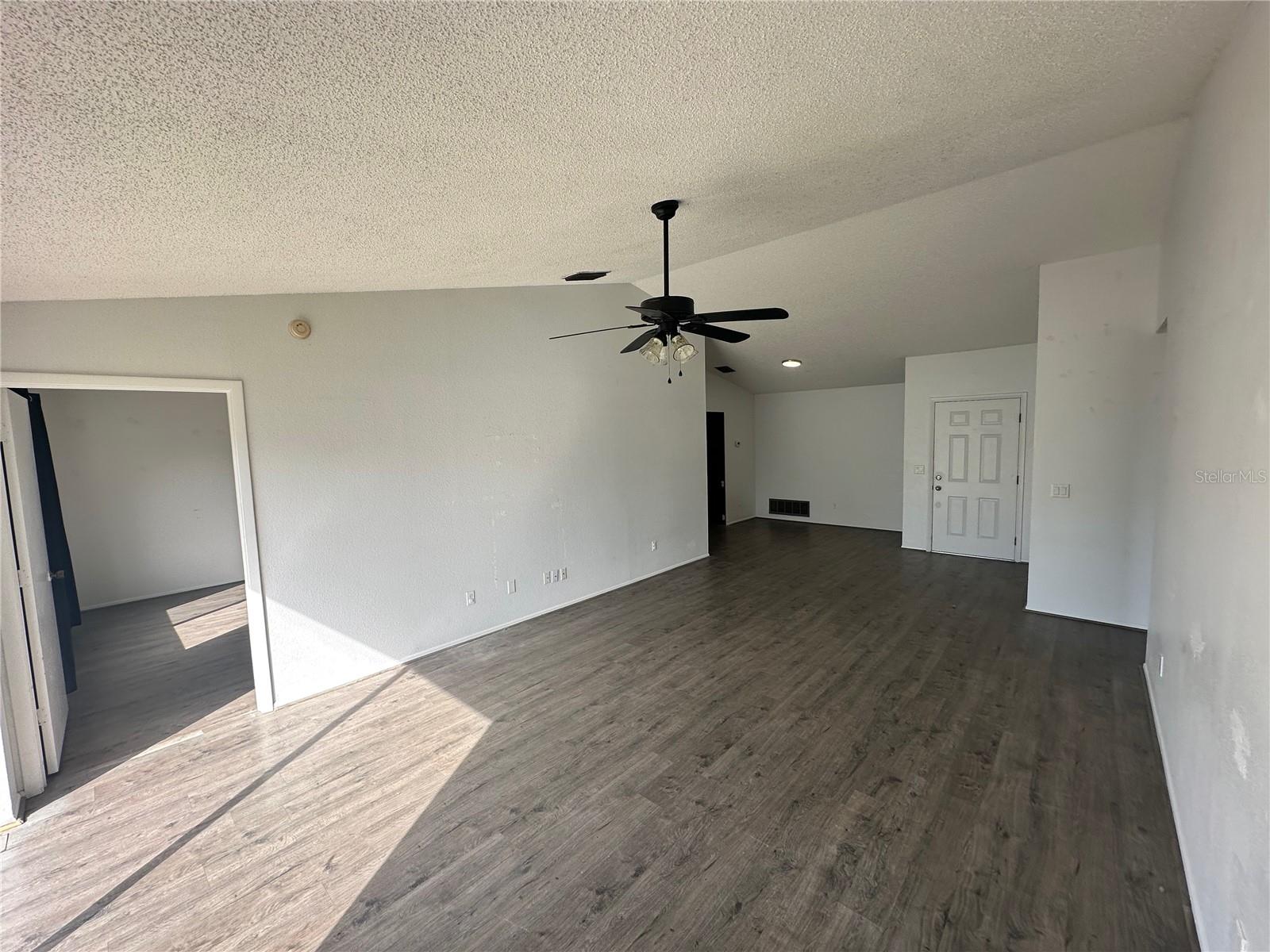 Image 21 of 28 For 1024 Alpug Avenue