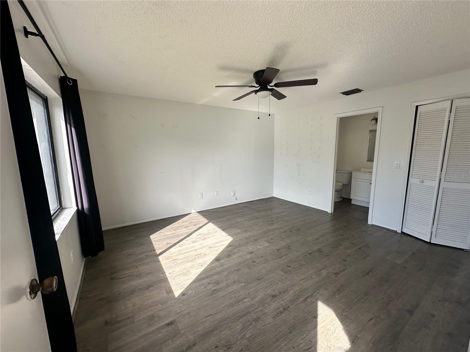 Image 5 of 28 For 1024 Alpug Avenue