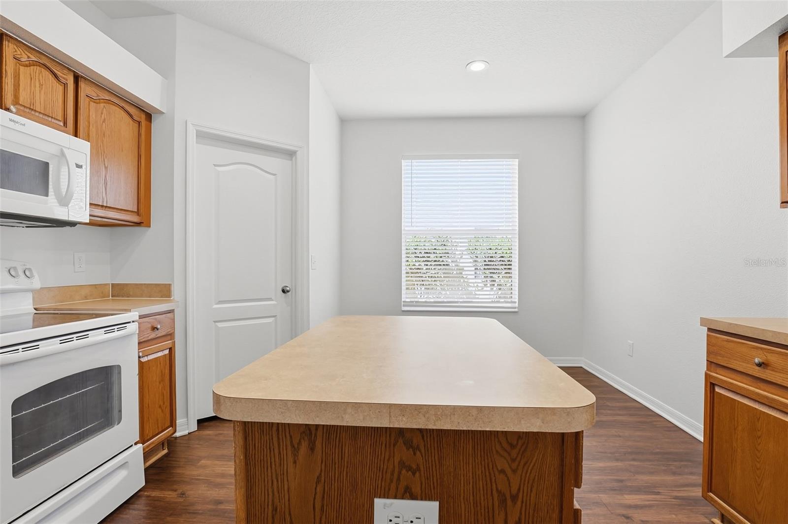 Image 17 of 41 For 19043 New Passage Boulevard