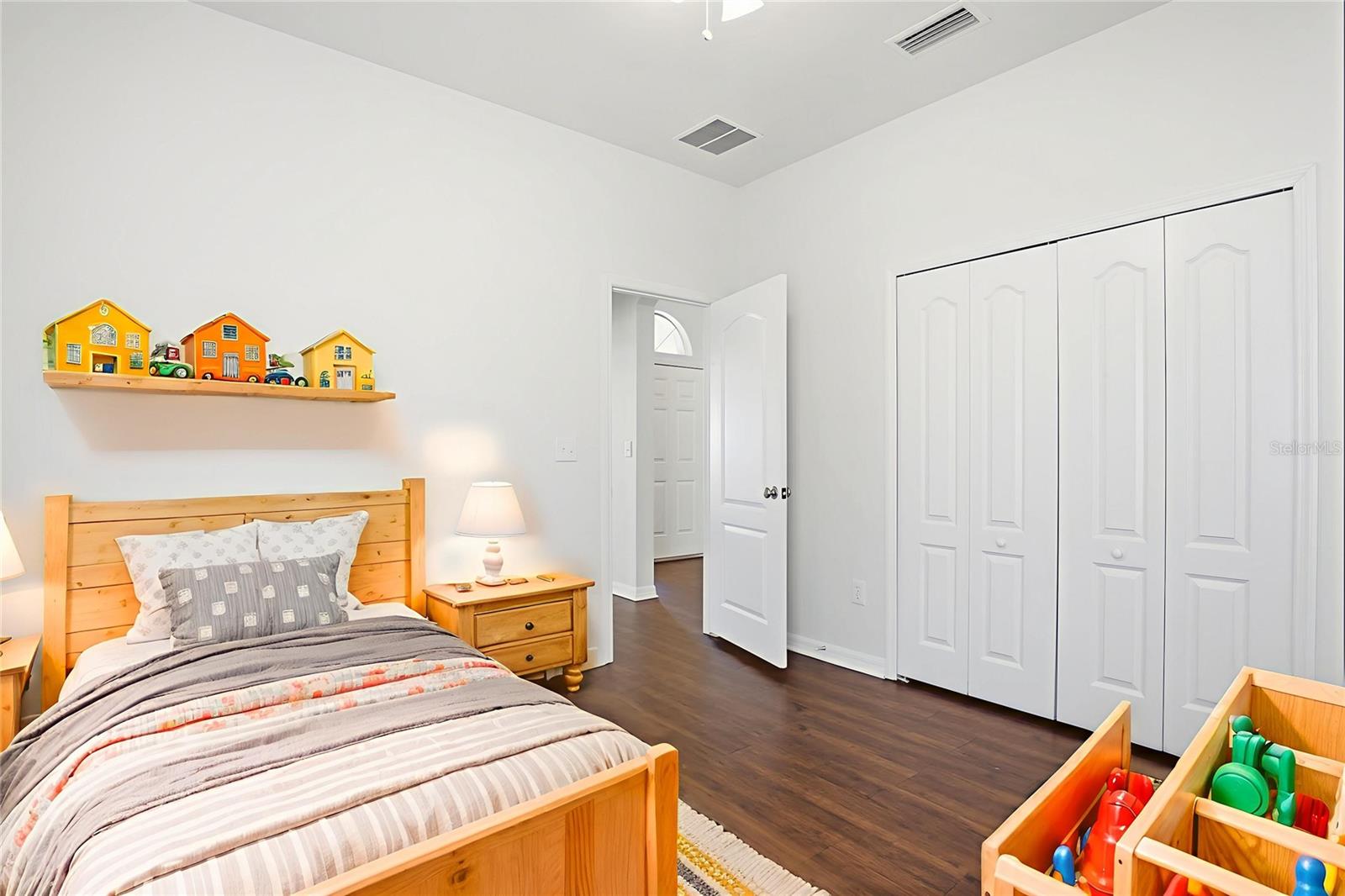 Image 5 of 41 For 19043 New Passage Boulevard