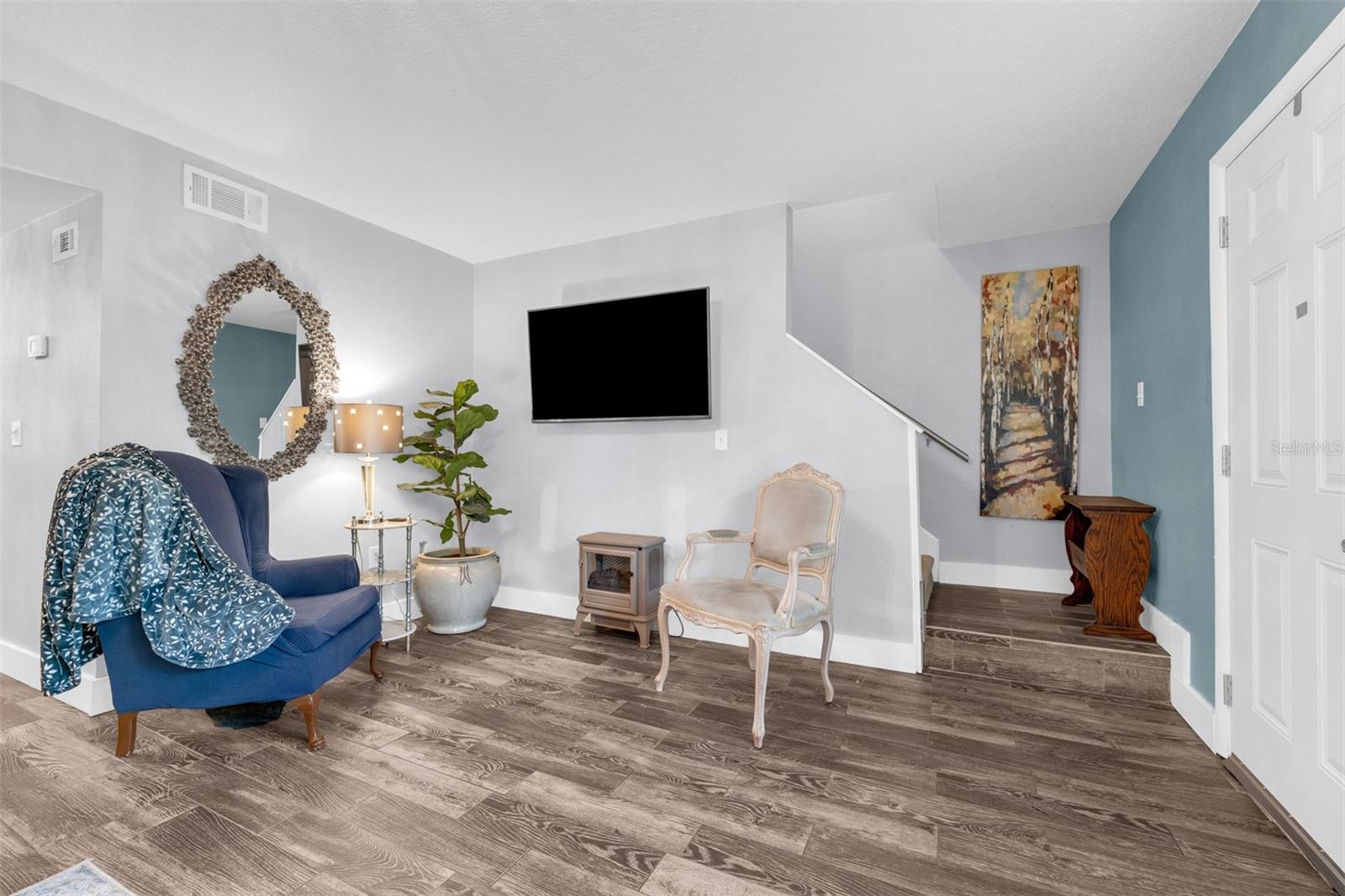 Image 11 of 32 For 1630 Gulfview Drive 423