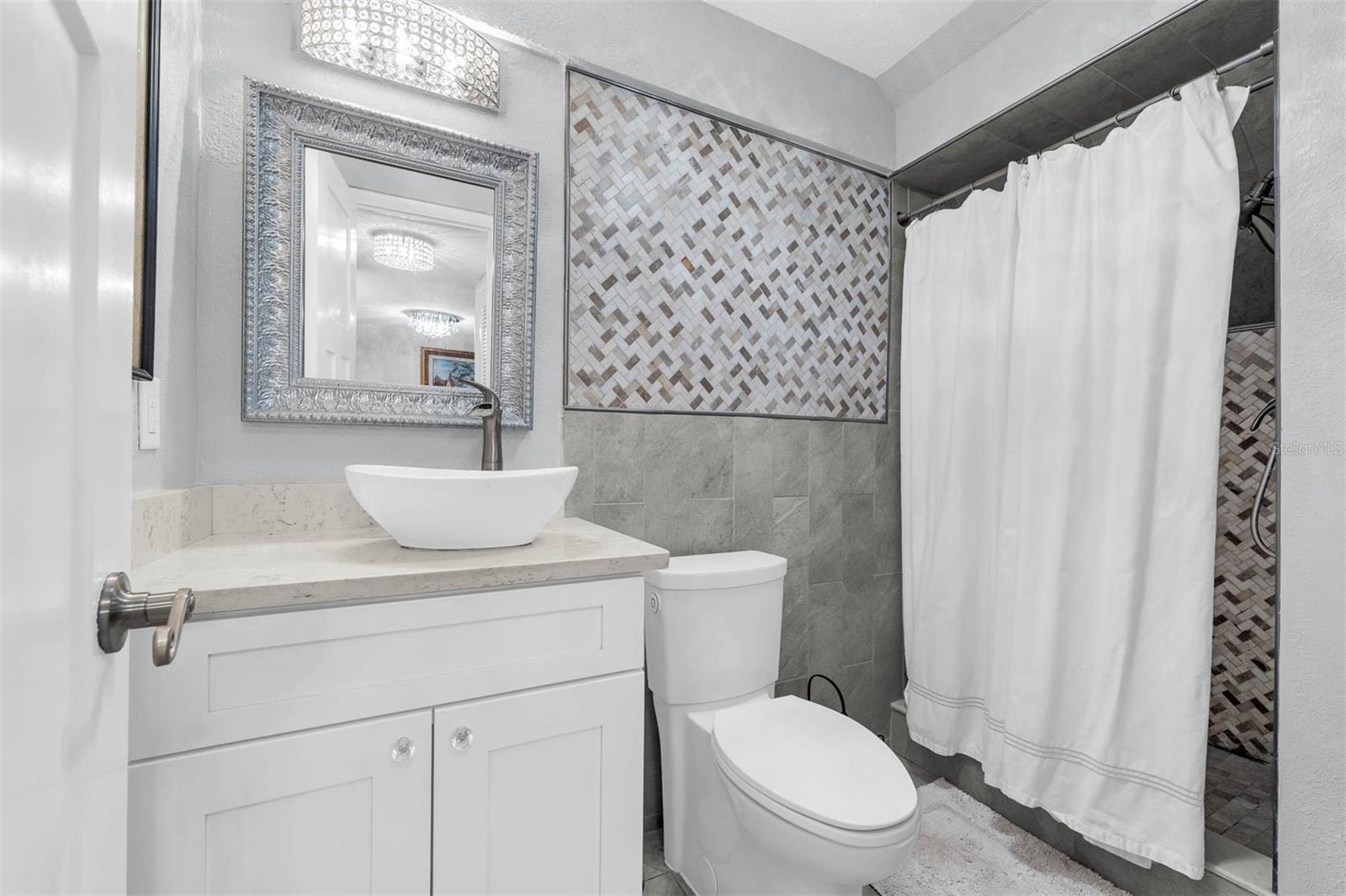 Image 22 of 32 For 1630 Gulfview Drive 423