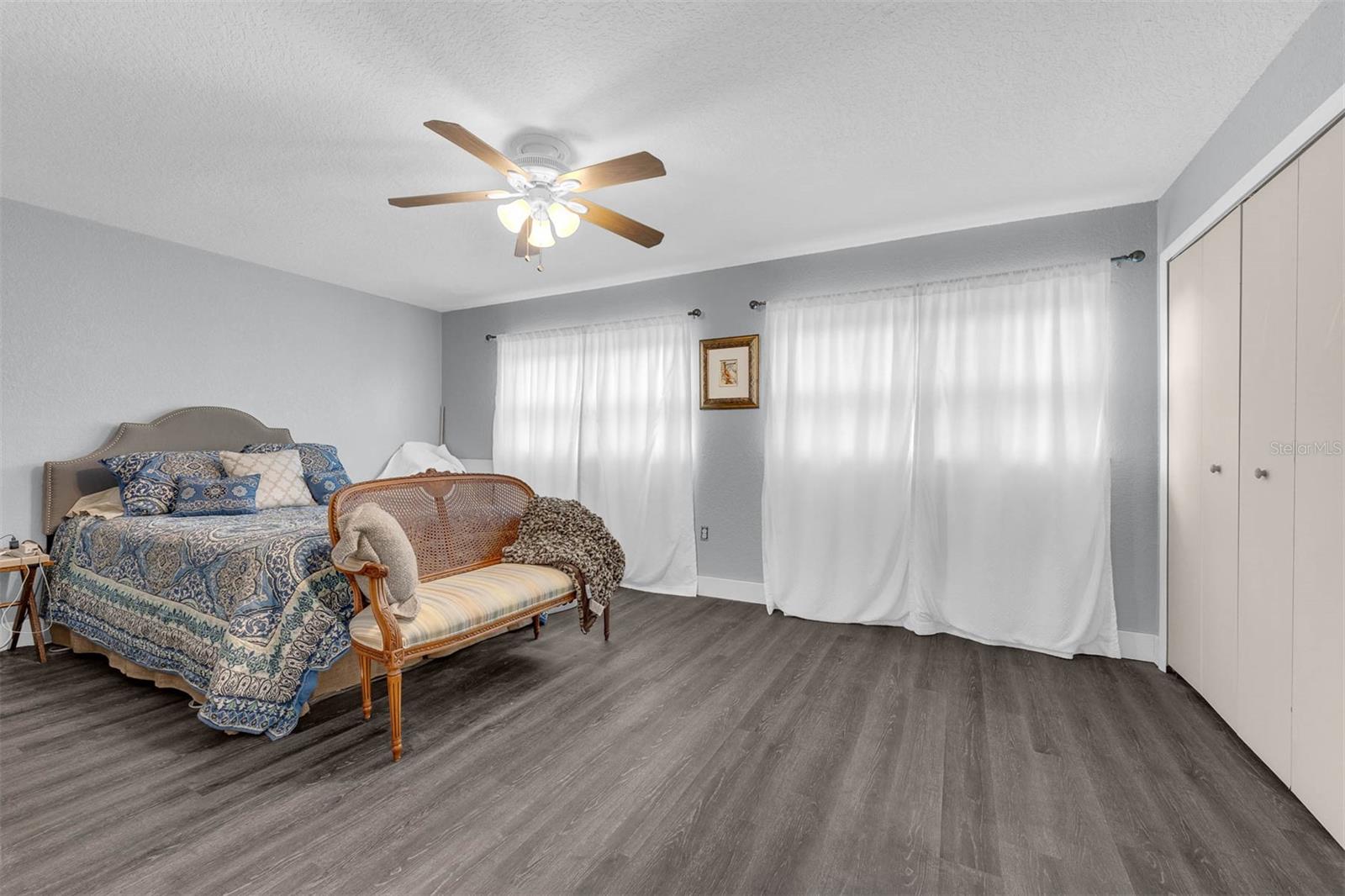 Image 24 of 32 For 1630 Gulfview Drive 423