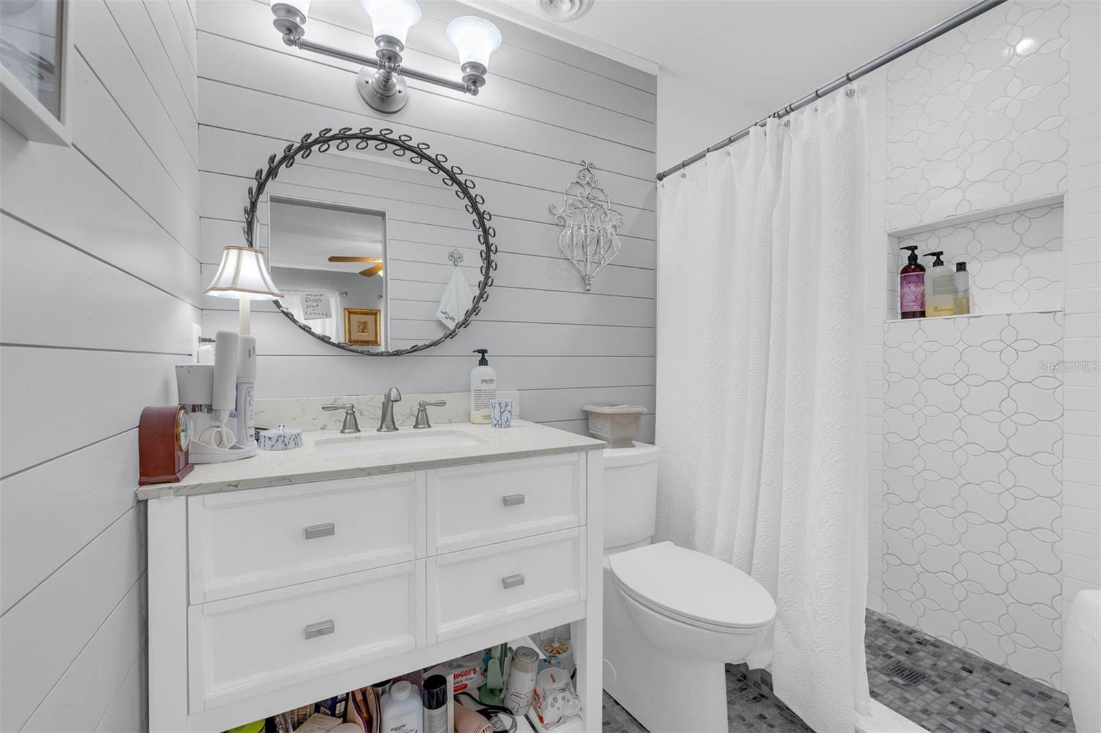 Image 27 of 32 For 1630 Gulfview Drive 423