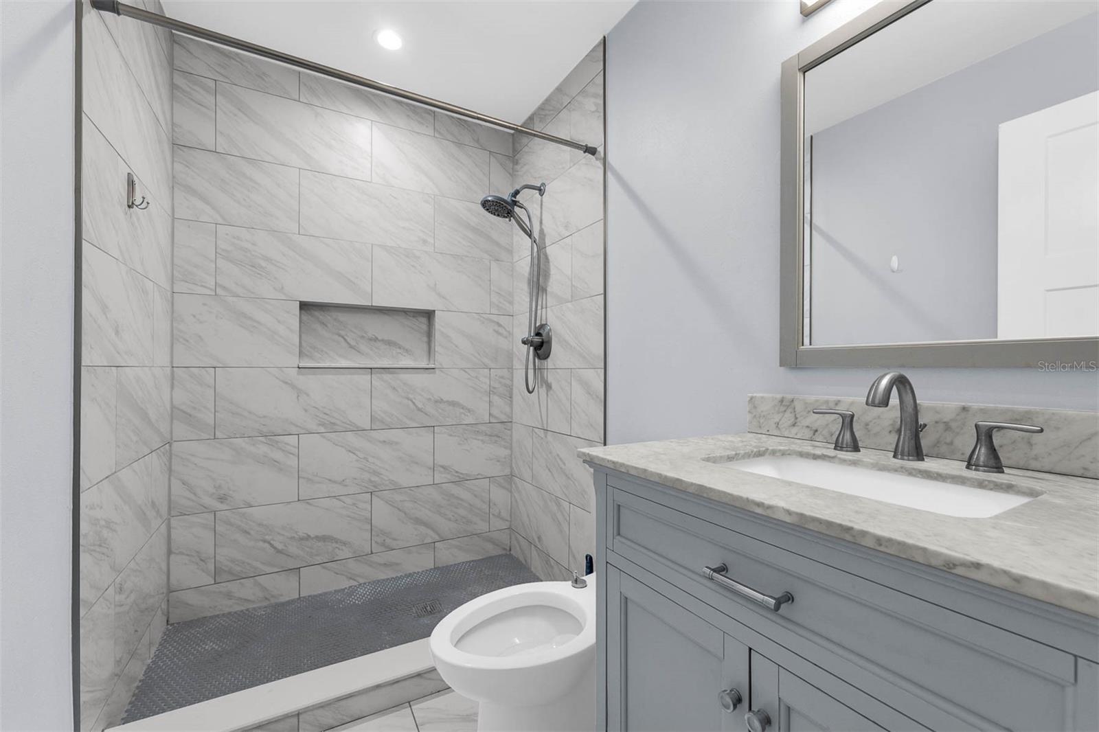 Image 30 of 32 For 1630 Gulfview Drive 423