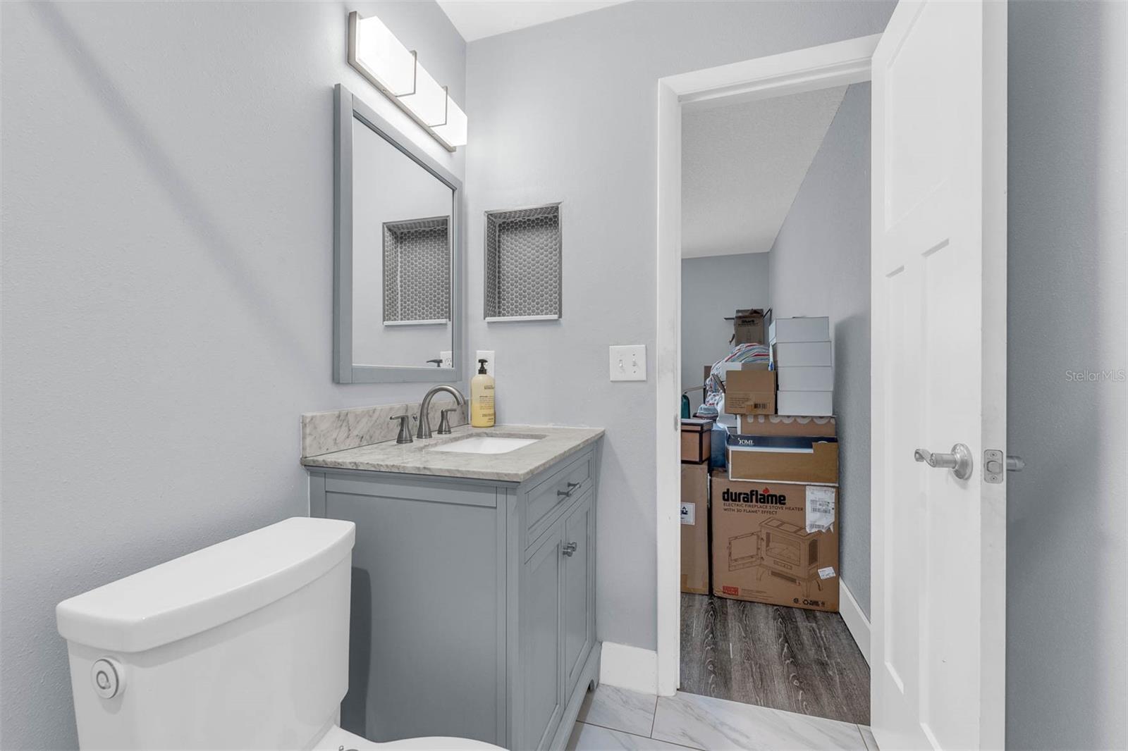 Image 31 of 32 For 1630 Gulfview Drive 423