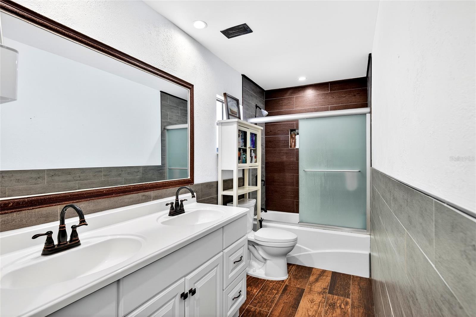 Image 28 of 46 For 3003 Fort King Street