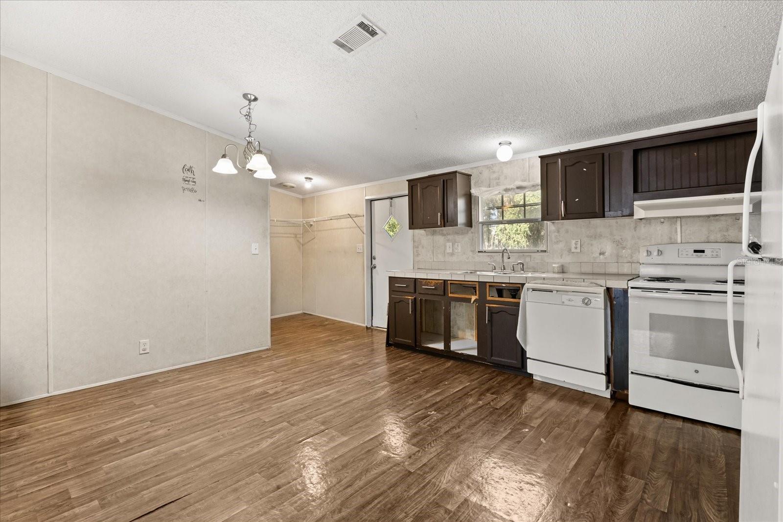 Image 3 of 32 For 10385 152nd Place