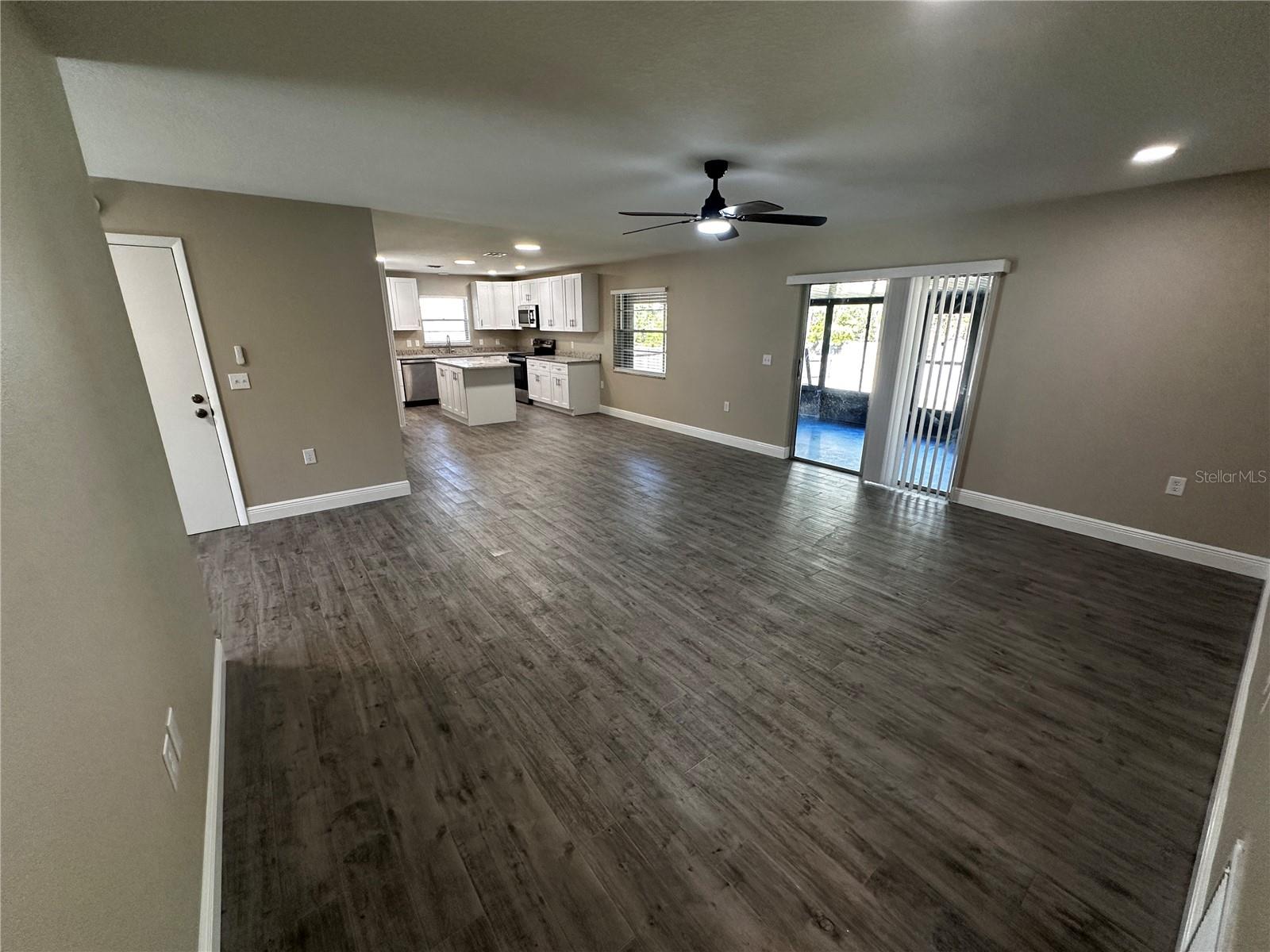 Image 3 of 21 For 2847 Bermuda Avenue