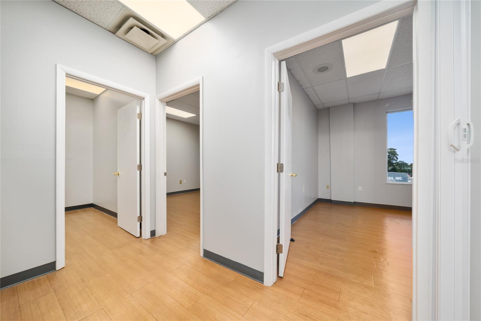 Image 6 of 20 For 7200 Lake Ellenor Drive 130