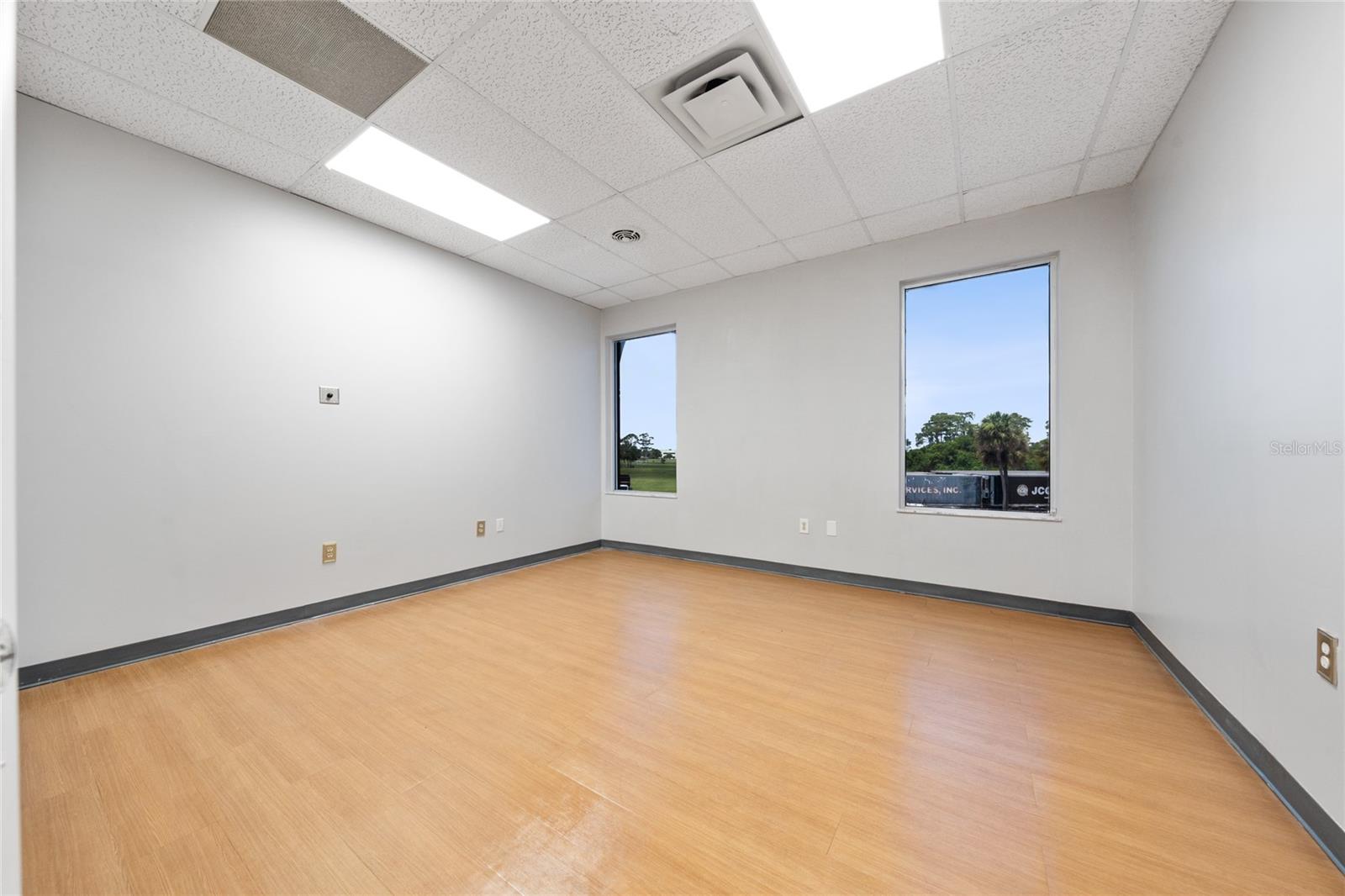 Image 9 of 20 For 7200 Lake Ellenor Drive 130