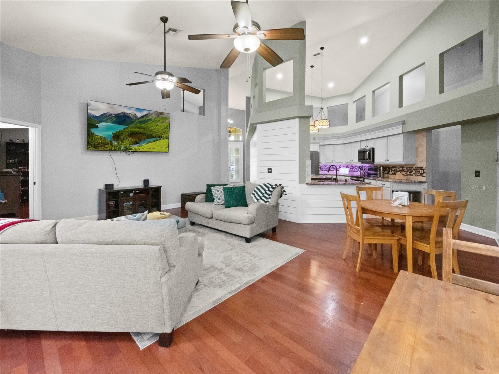 Image 11 of 37 For 1096 New Castle Lane