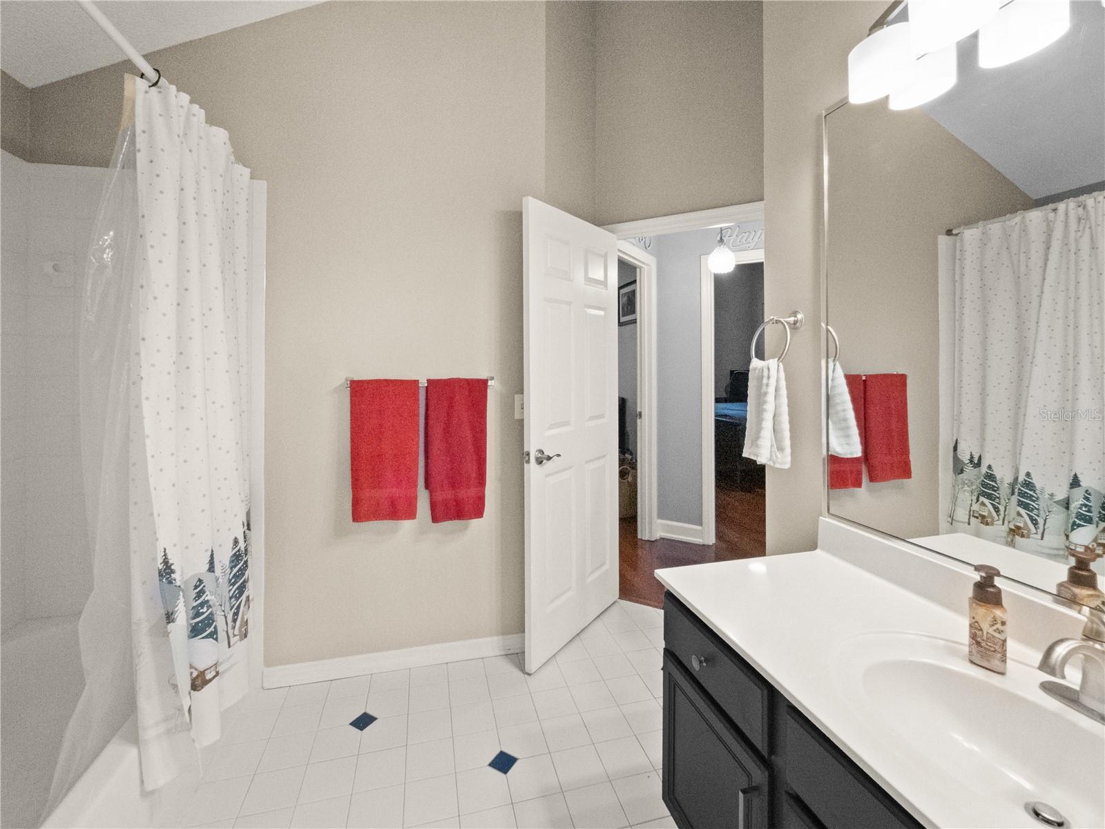 Image 14 of 37 For 1096 New Castle Lane