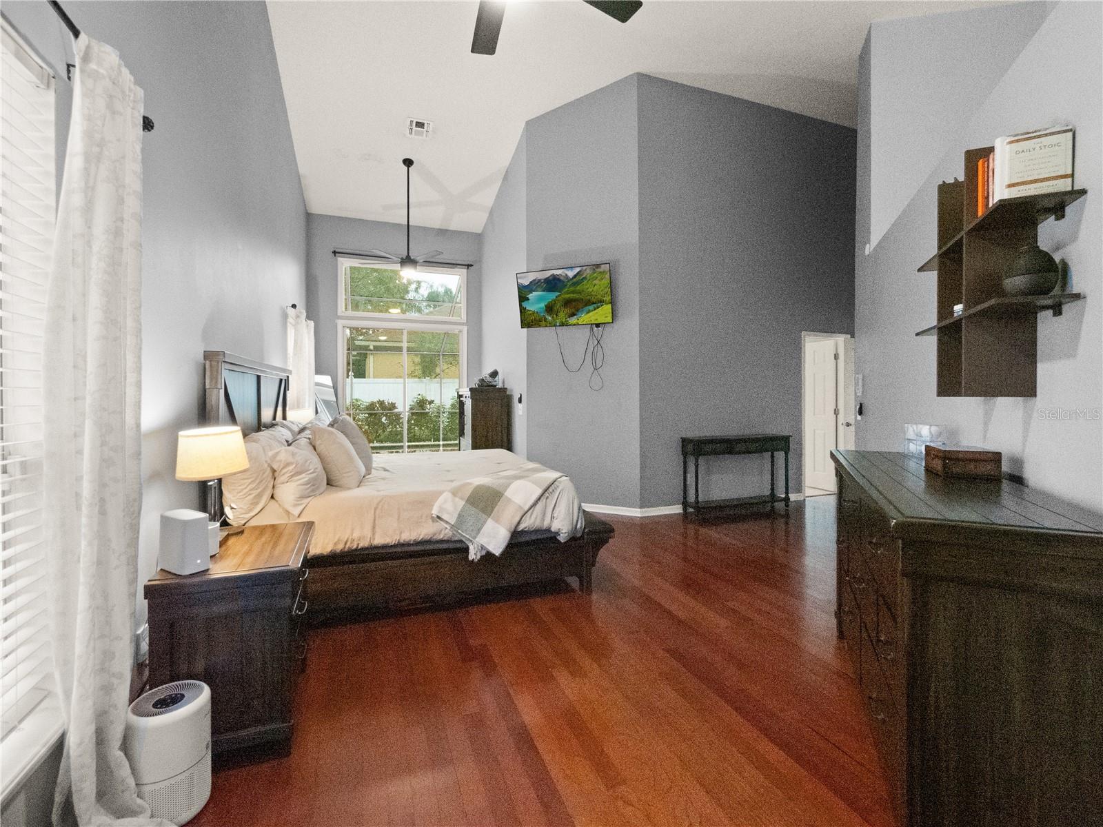 Image 17 of 37 For 1096 New Castle Lane