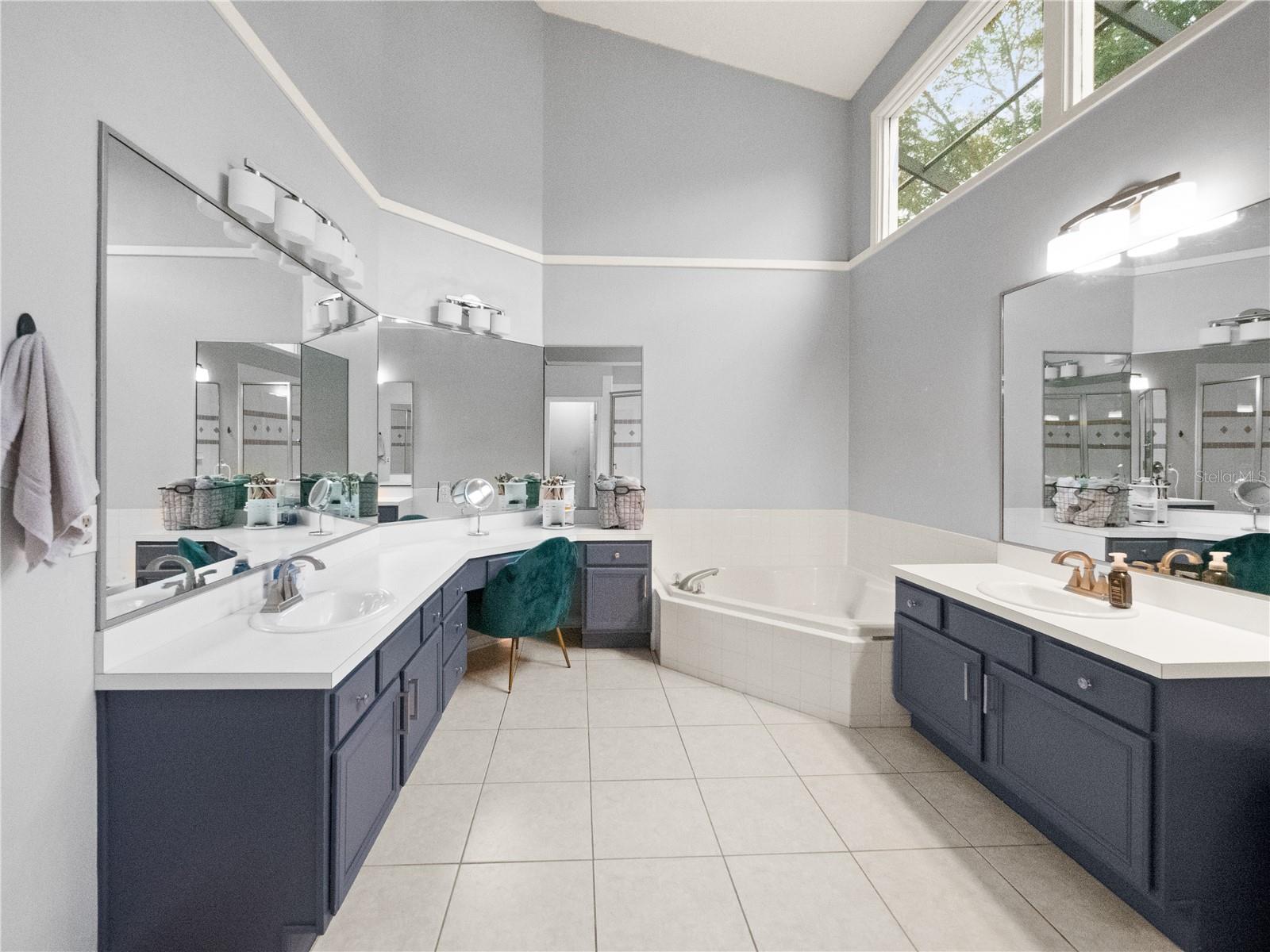 Image 18 of 37 For 1096 New Castle Lane