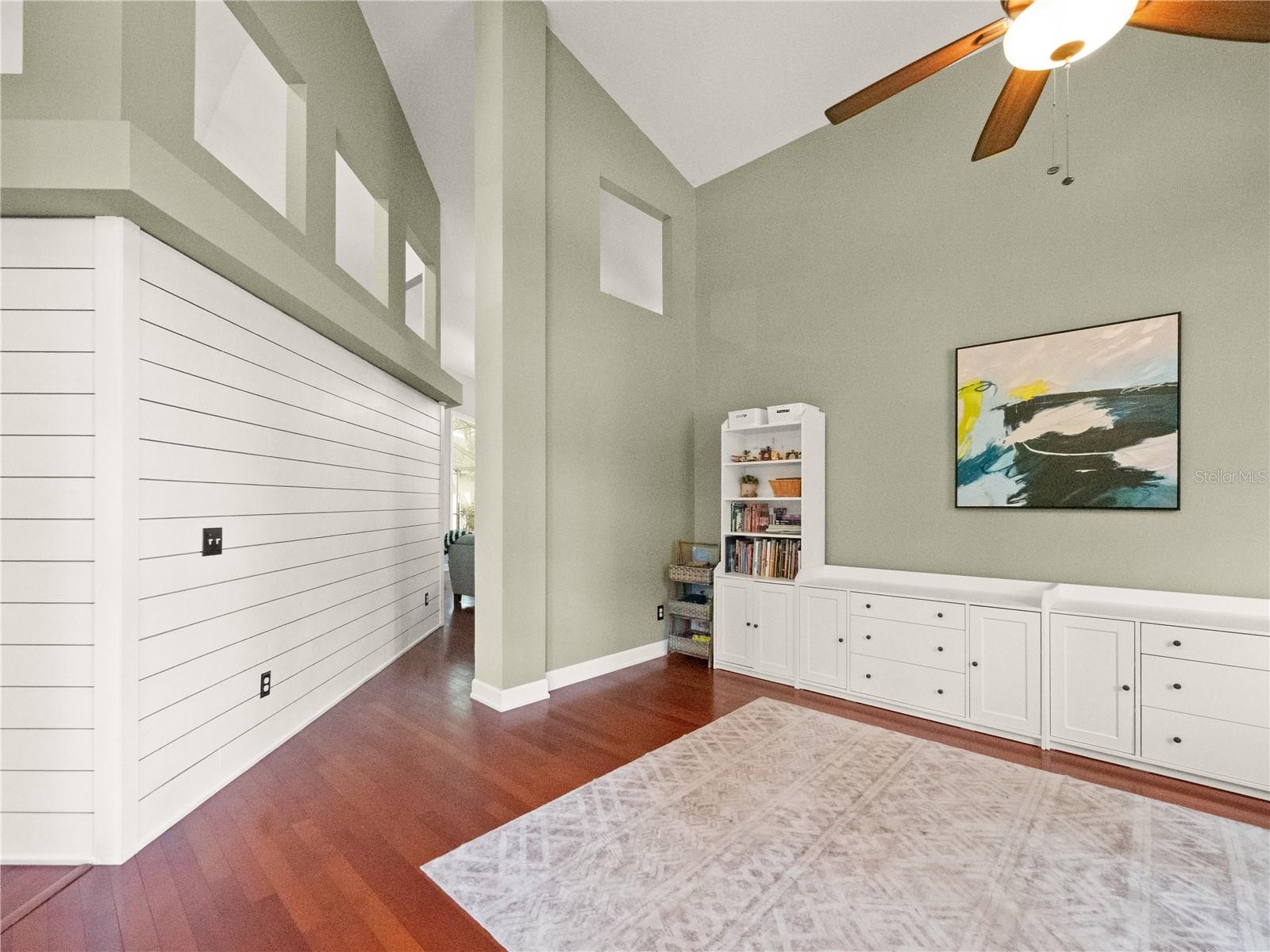 Image 2 of 37 For 1096 New Castle Lane