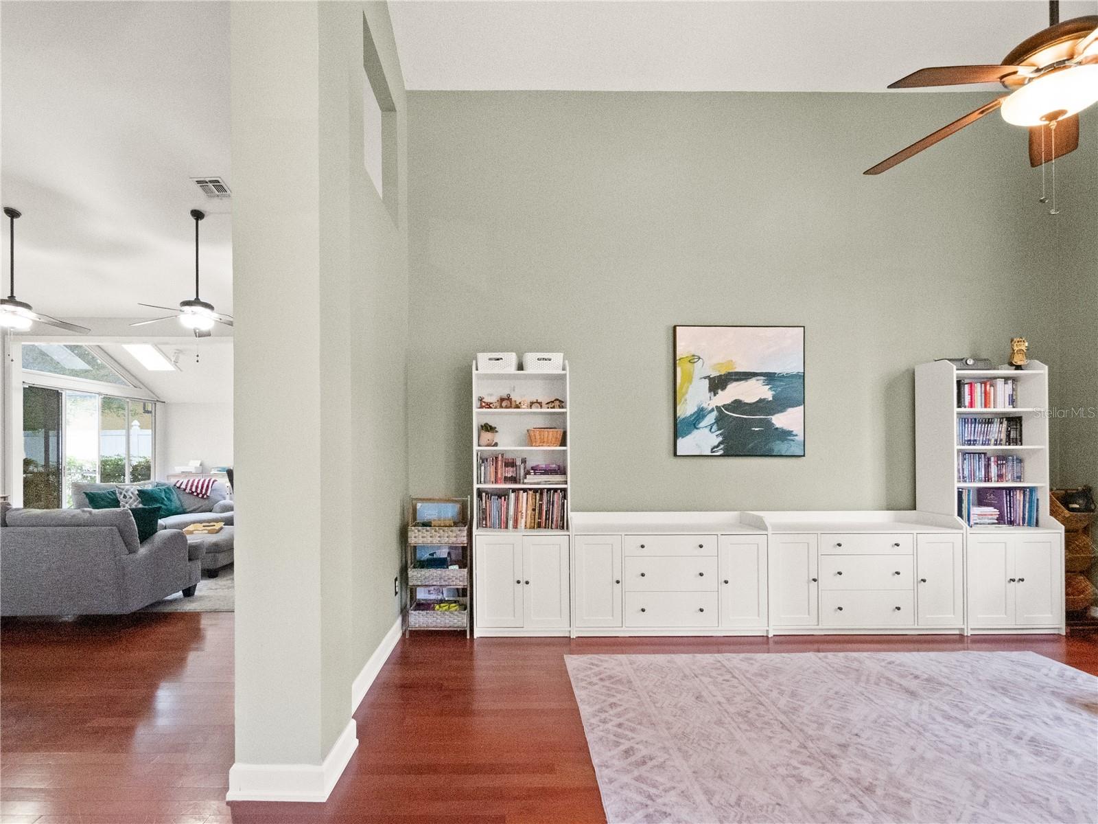 Image 3 of 37 For 1096 New Castle Lane