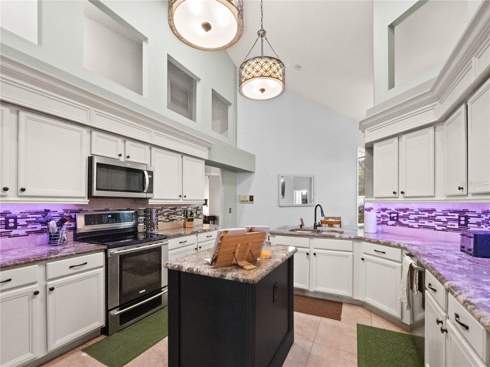 Image 4 of 37 For 1096 New Castle Lane