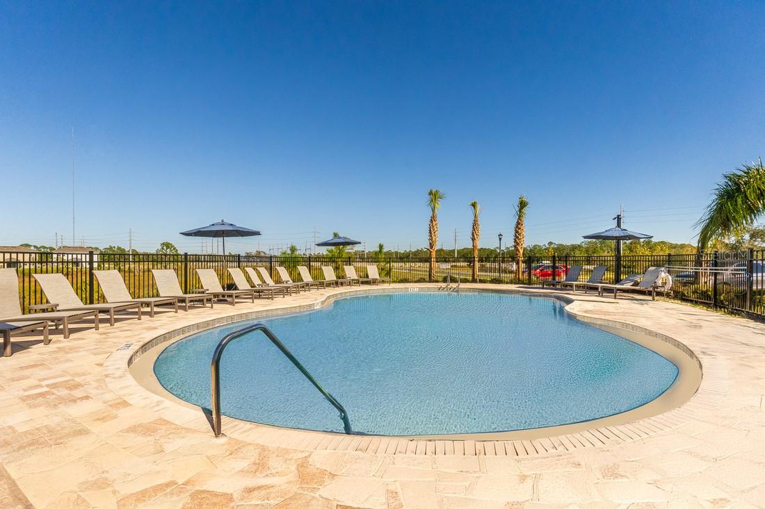 Image 29 of 36 For 717 Hazelwood Court