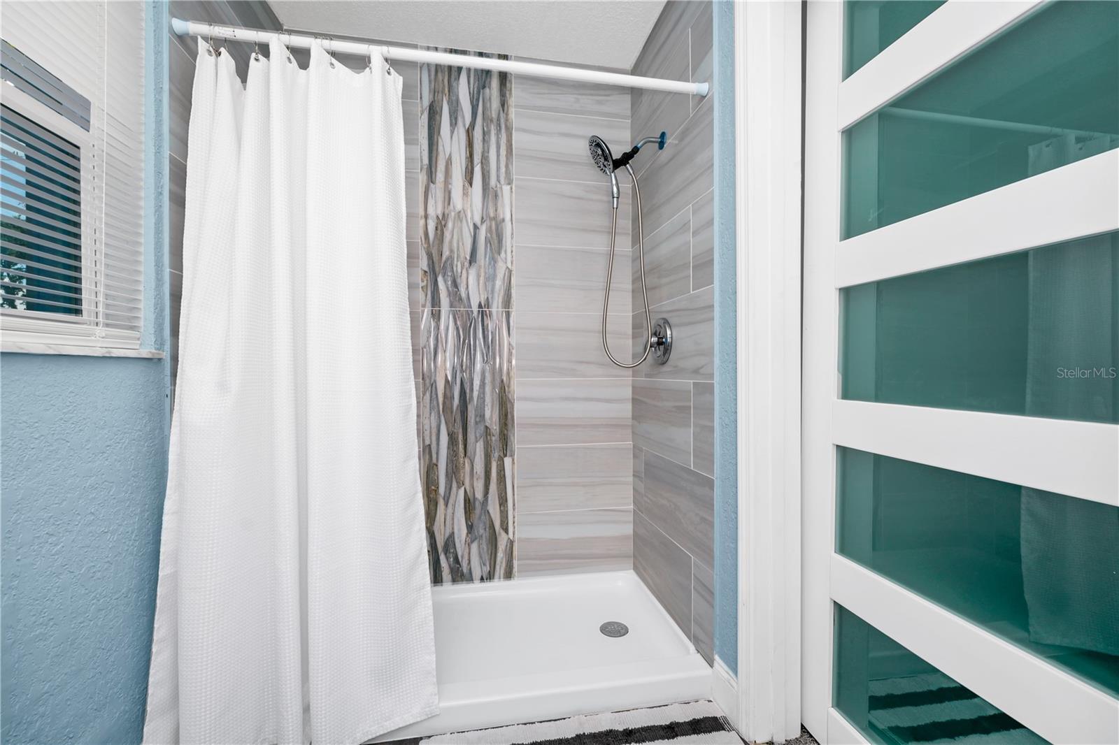 Image 14 of 30 For 511 Alder Avenue