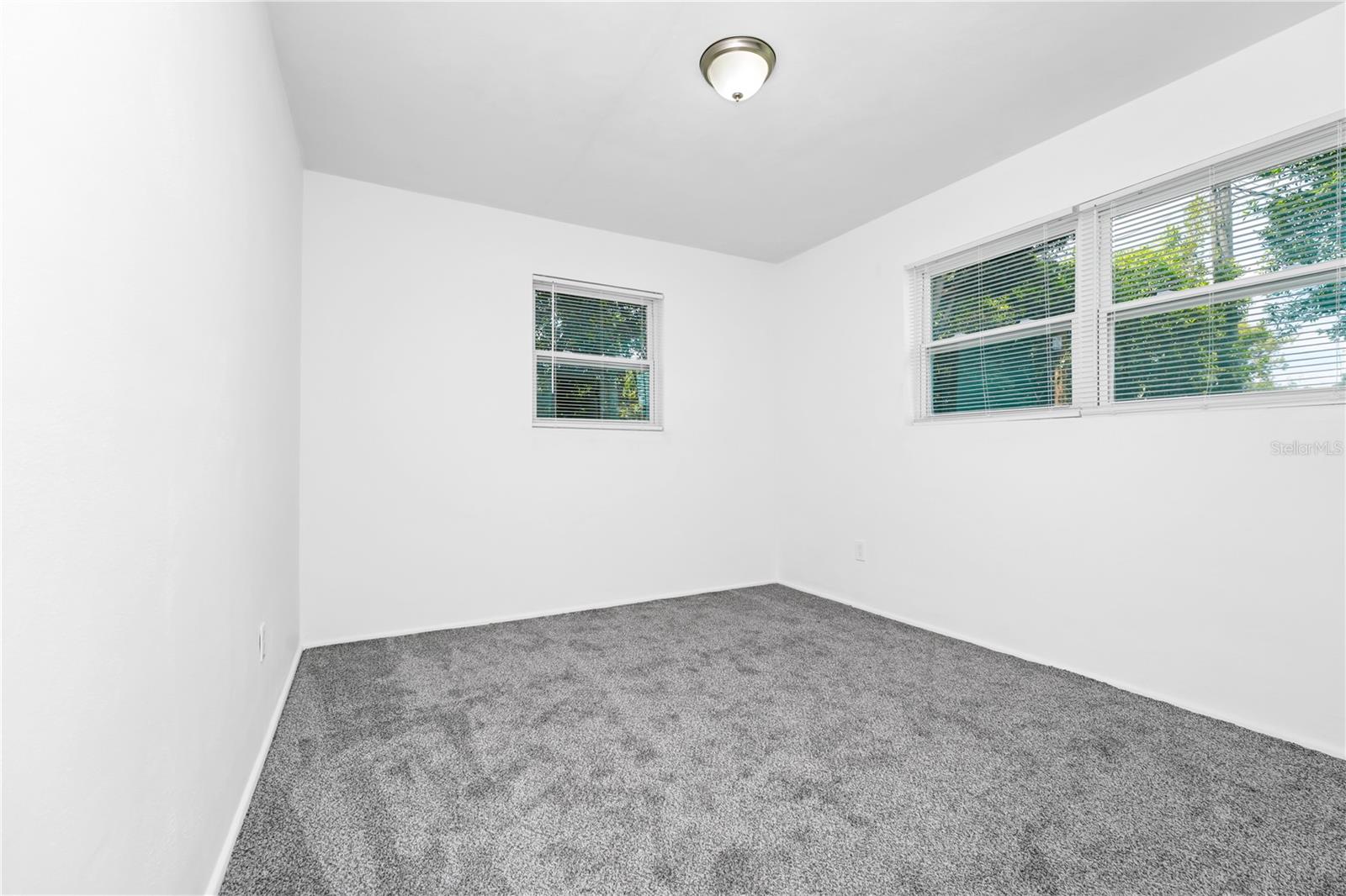 Image 21 of 30 For 511 Alder Avenue