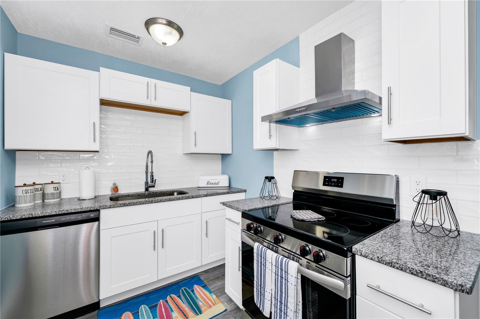 Image 3 of 30 For 511 Alder Avenue