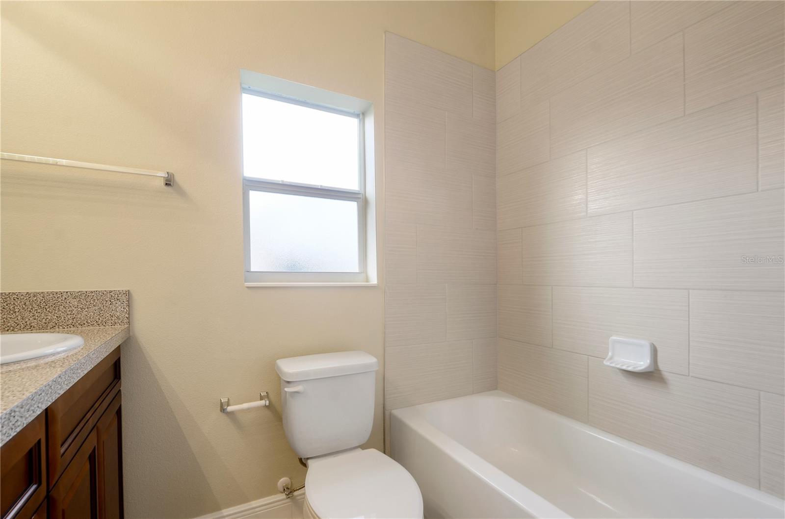 Image 13 of 17 For 411 Blackbird Way