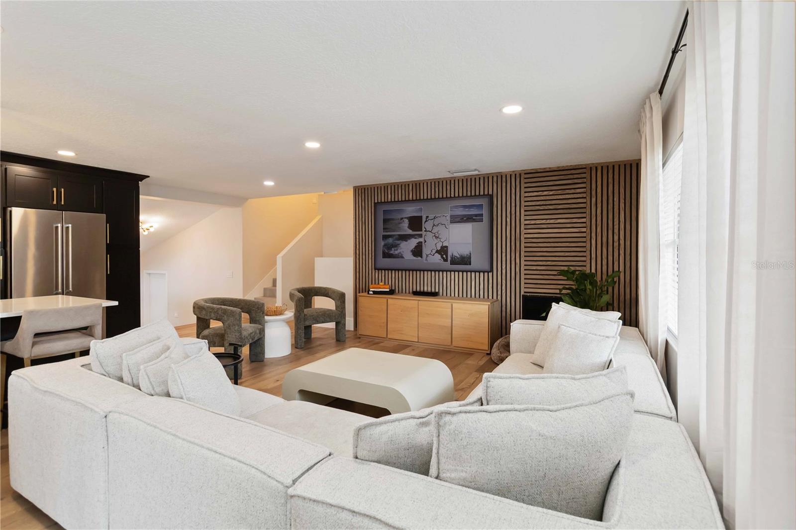 Image 11 of 53 For 8124 Laurel Tree Drive