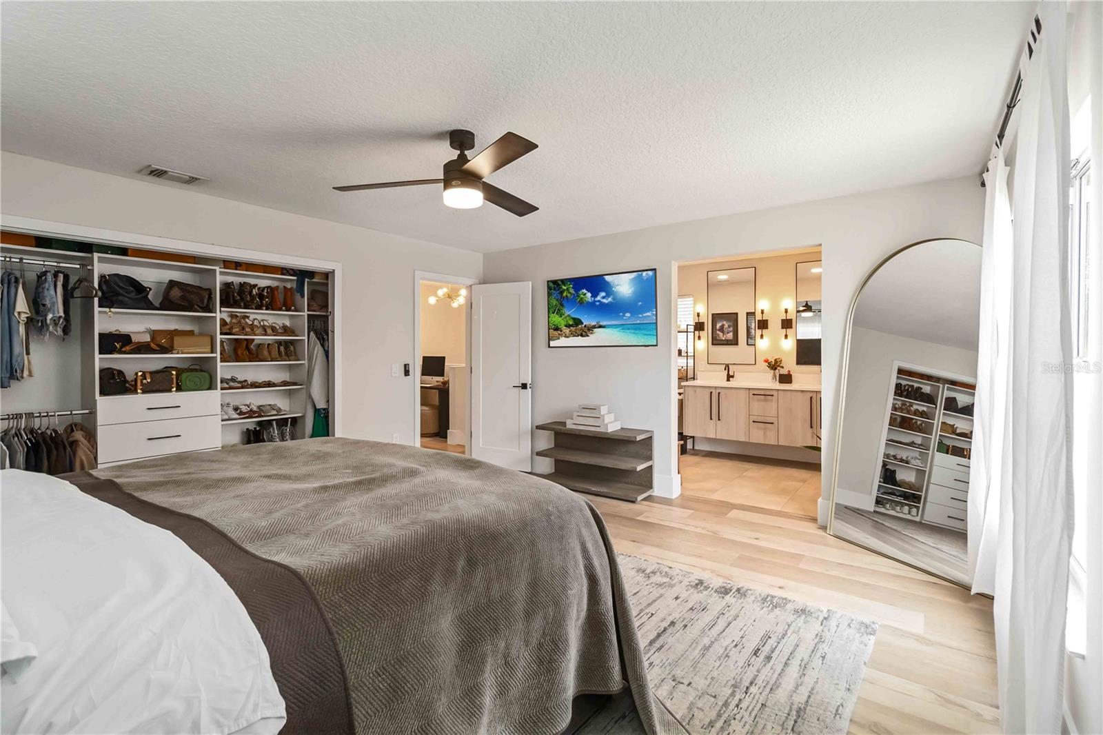 Image 23 of 53 For 8124 Laurel Tree Drive