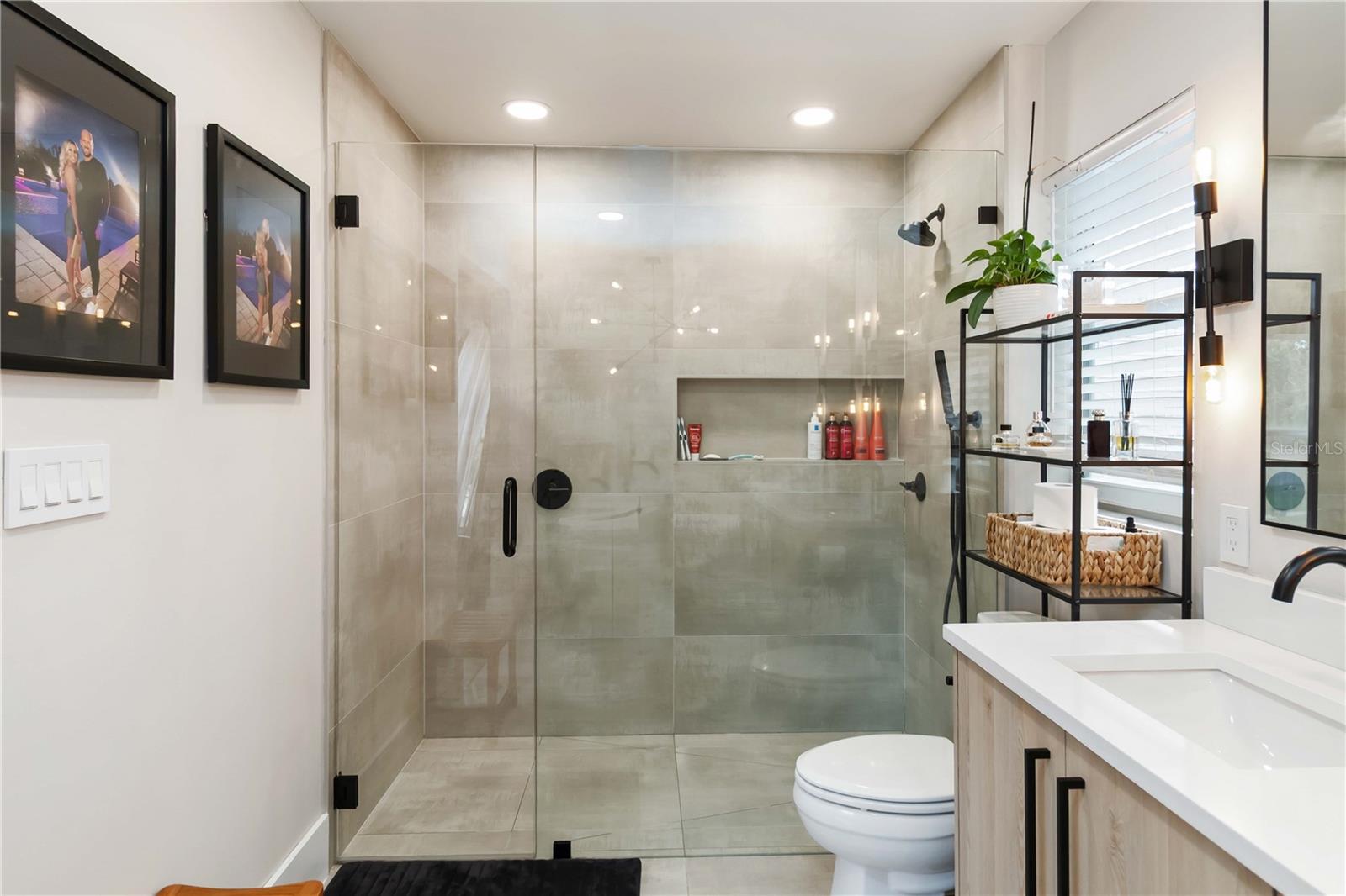 Image 26 of 53 For 8124 Laurel Tree Drive