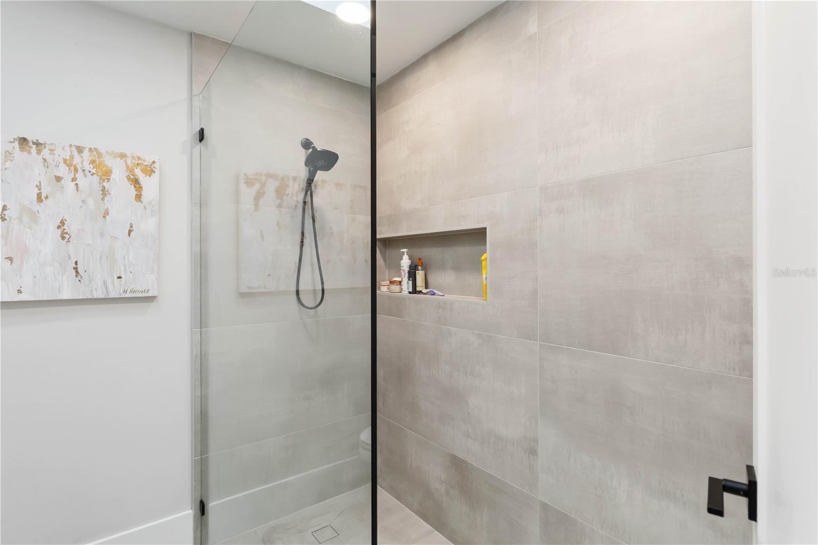 Image 34 of 53 For 8124 Laurel Tree Drive