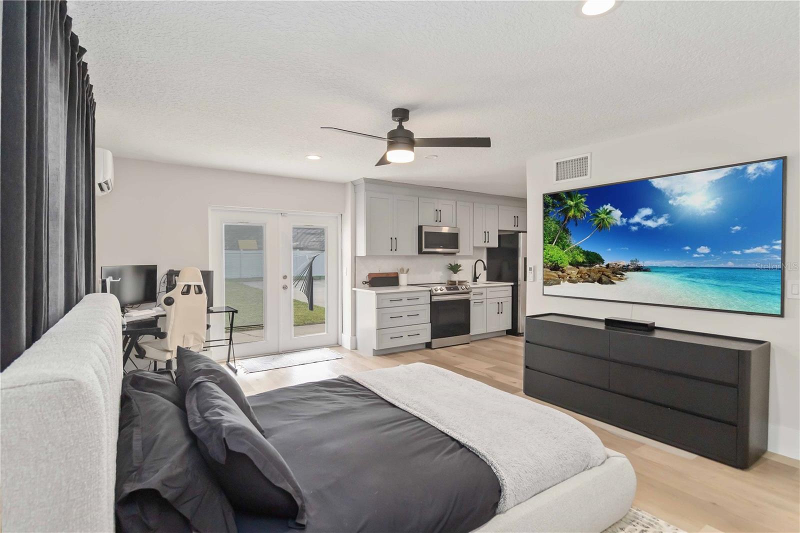 Image 37 of 53 For 8124 Laurel Tree Drive