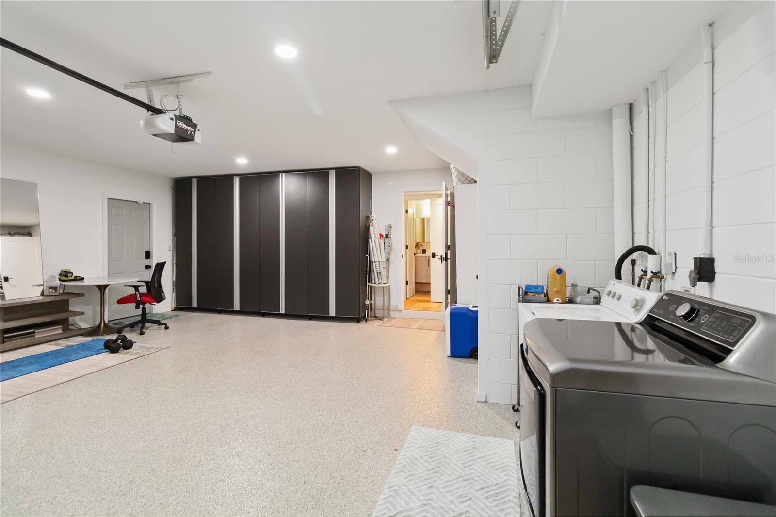 Image 38 of 53 For 8124 Laurel Tree Drive