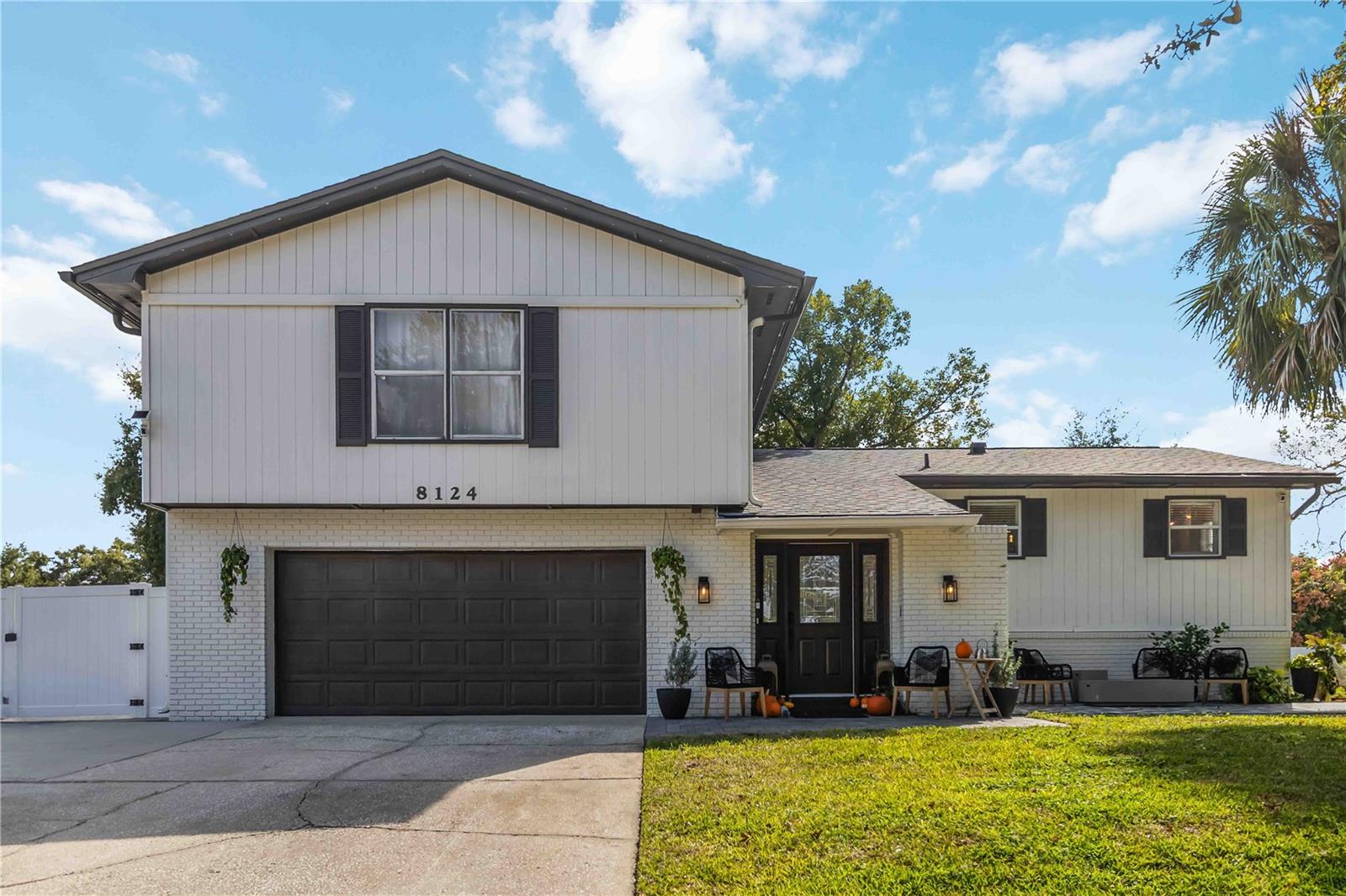 Image 4 of 53 For 8124 Laurel Tree Drive