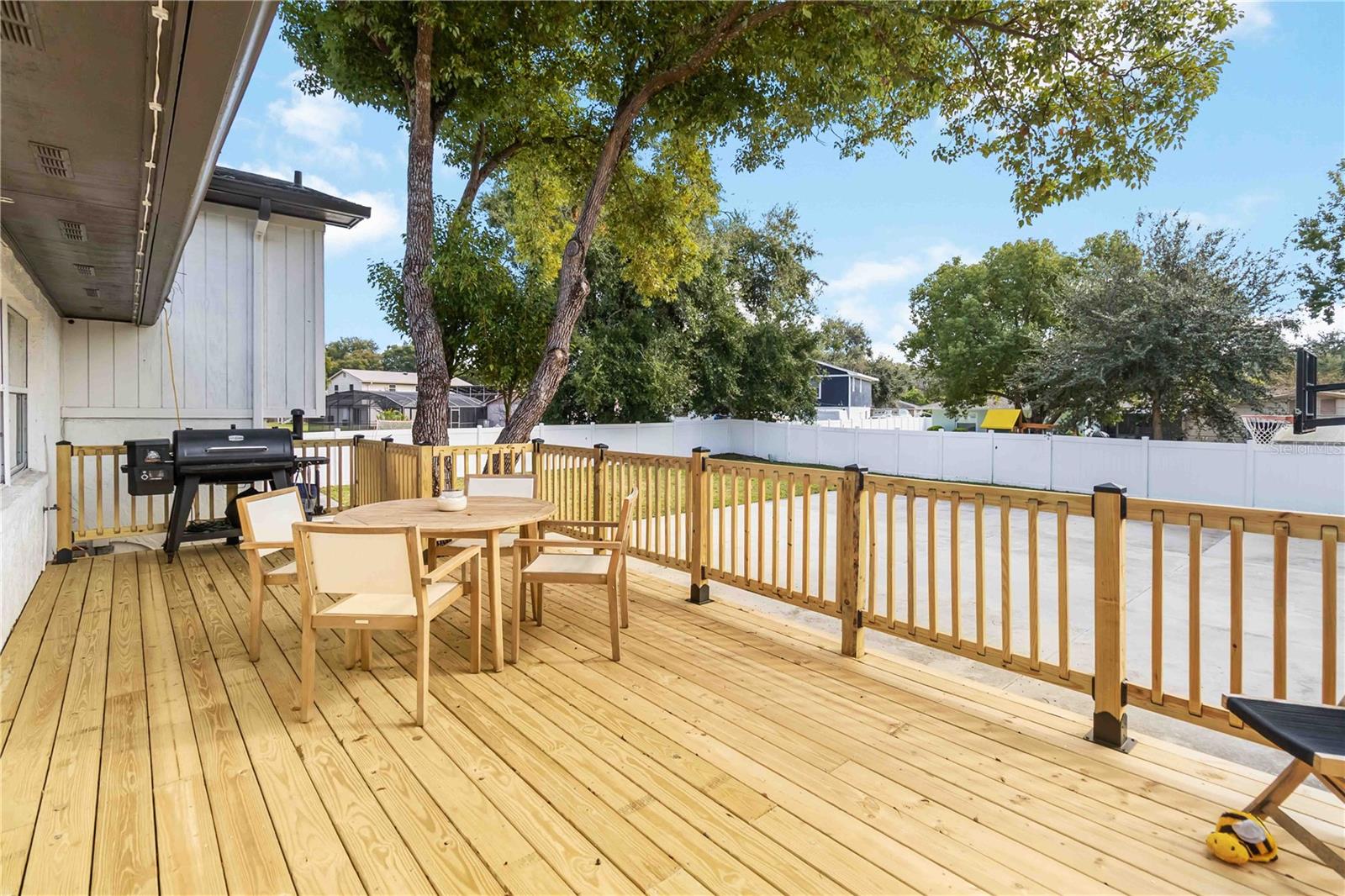 Image 40 of 53 For 8124 Laurel Tree Drive