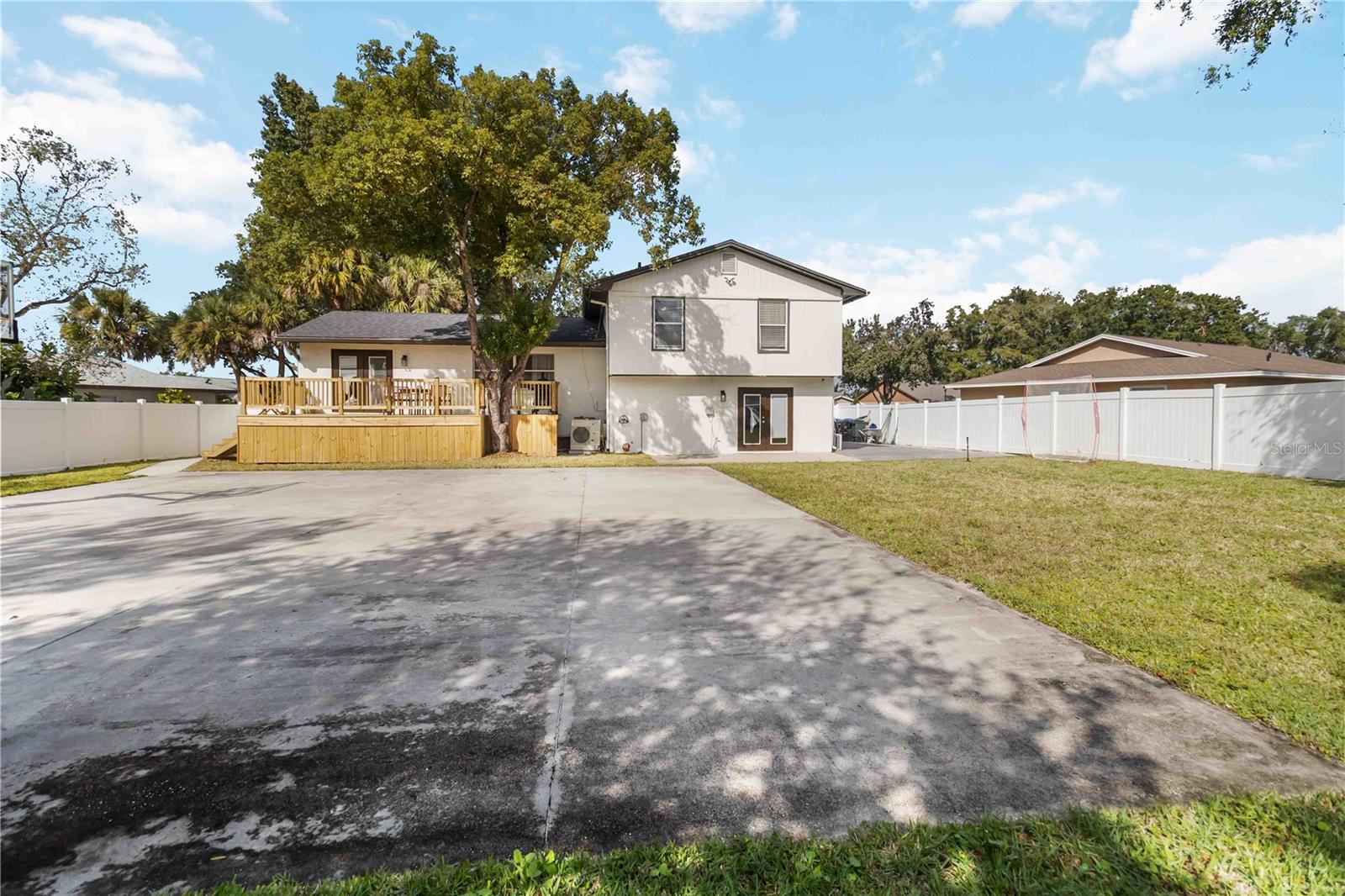 Image 43 of 53 For 8124 Laurel Tree Drive