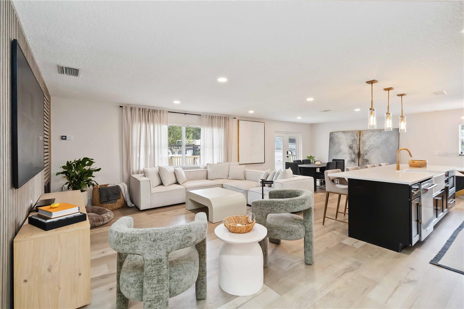 Image 9 of 53 For 8124 Laurel Tree Drive