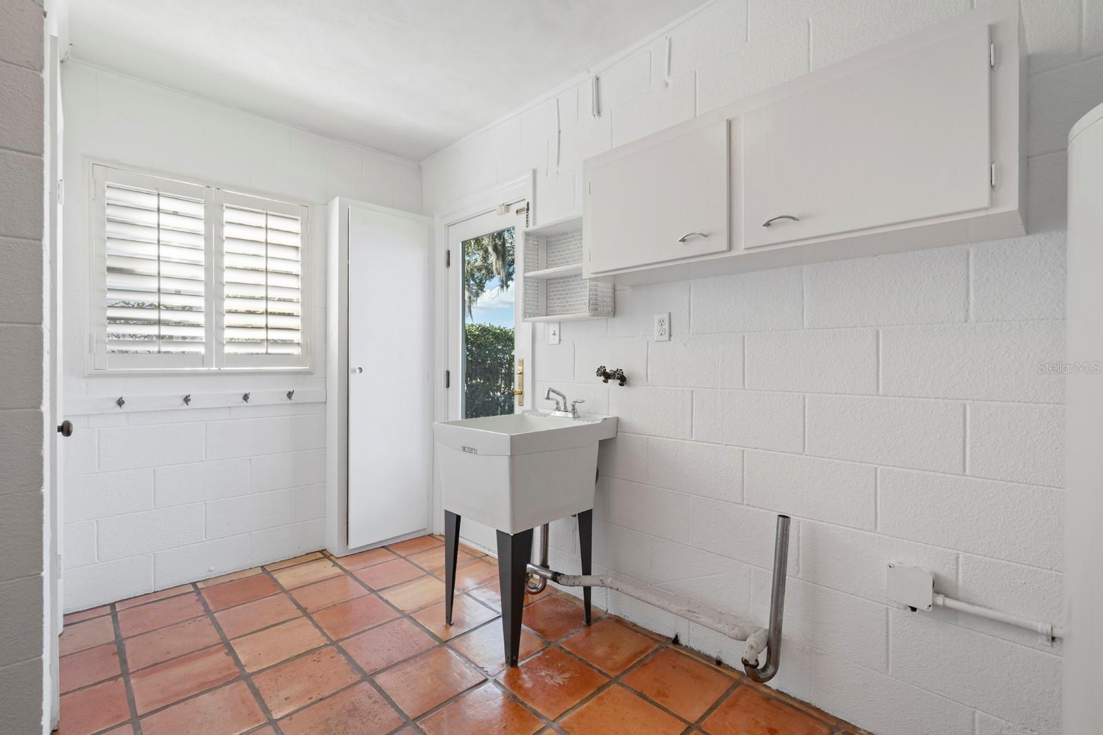 Image 15 of 31 For 3519 Cullen Lake Shore Drive