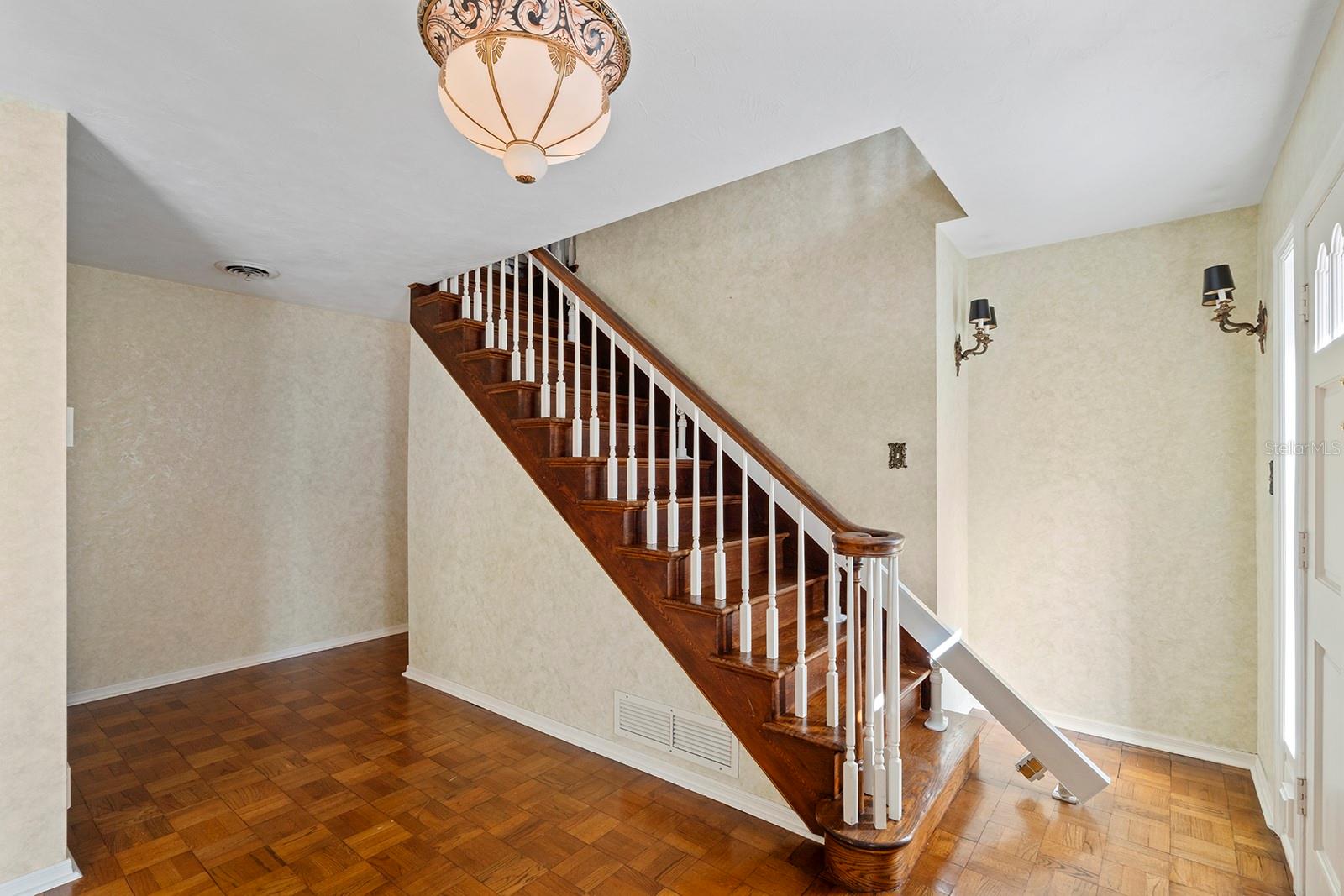 Image 4 of 31 For 3519 Cullen Lake Shore Drive