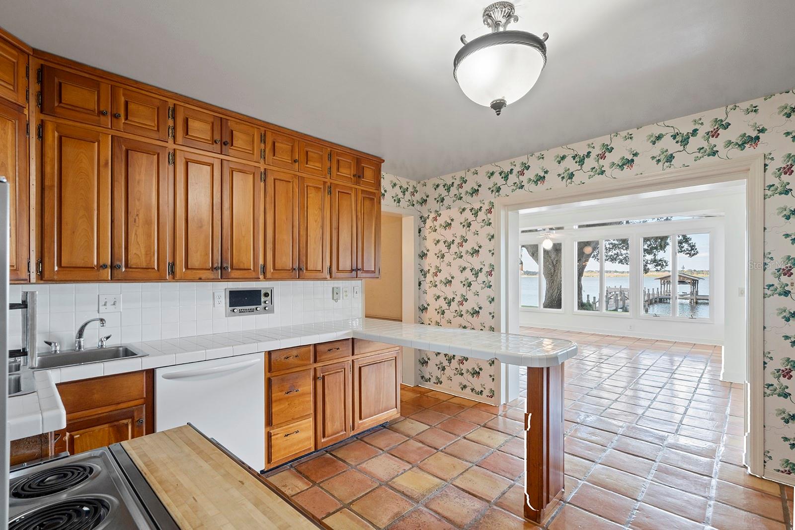 Image 7 of 31 For 3519 Cullen Lake Shore Drive