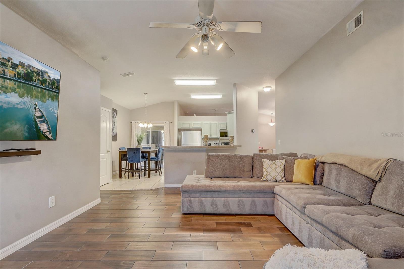 Image 21 of 45 For 129 Compass Rose Dr Brook