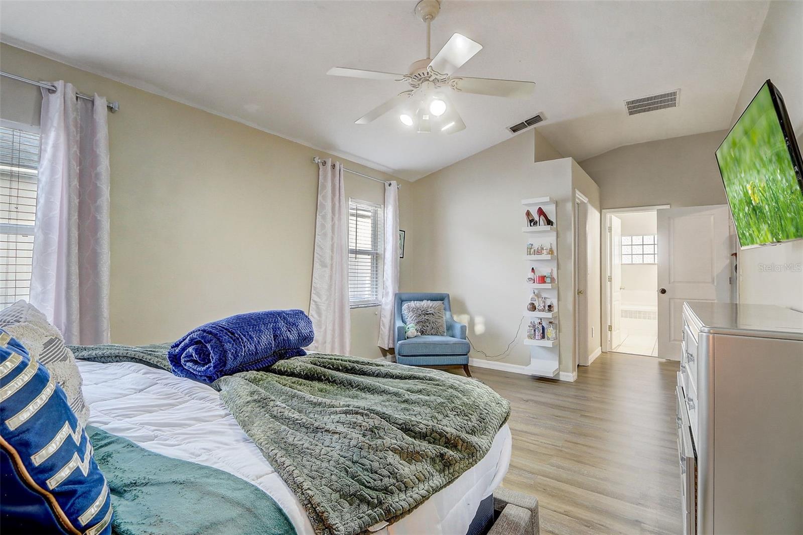 Image 24 of 45 For 129 Compass Rose Dr Brook